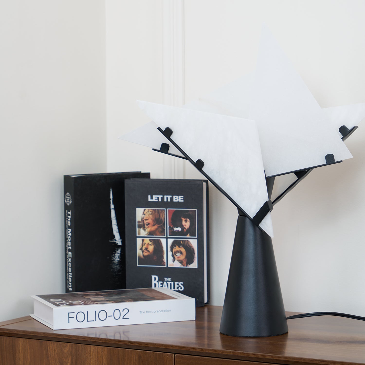Lampe à poser moderne Evar en Albâtre Noir et blanc
