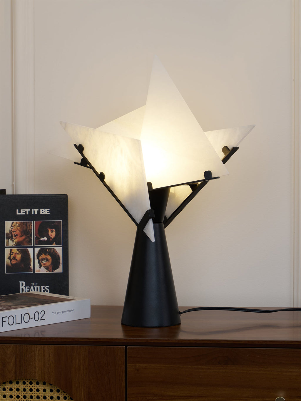 Lampe à poser moderne Evar en Albâtre Noir et blanc