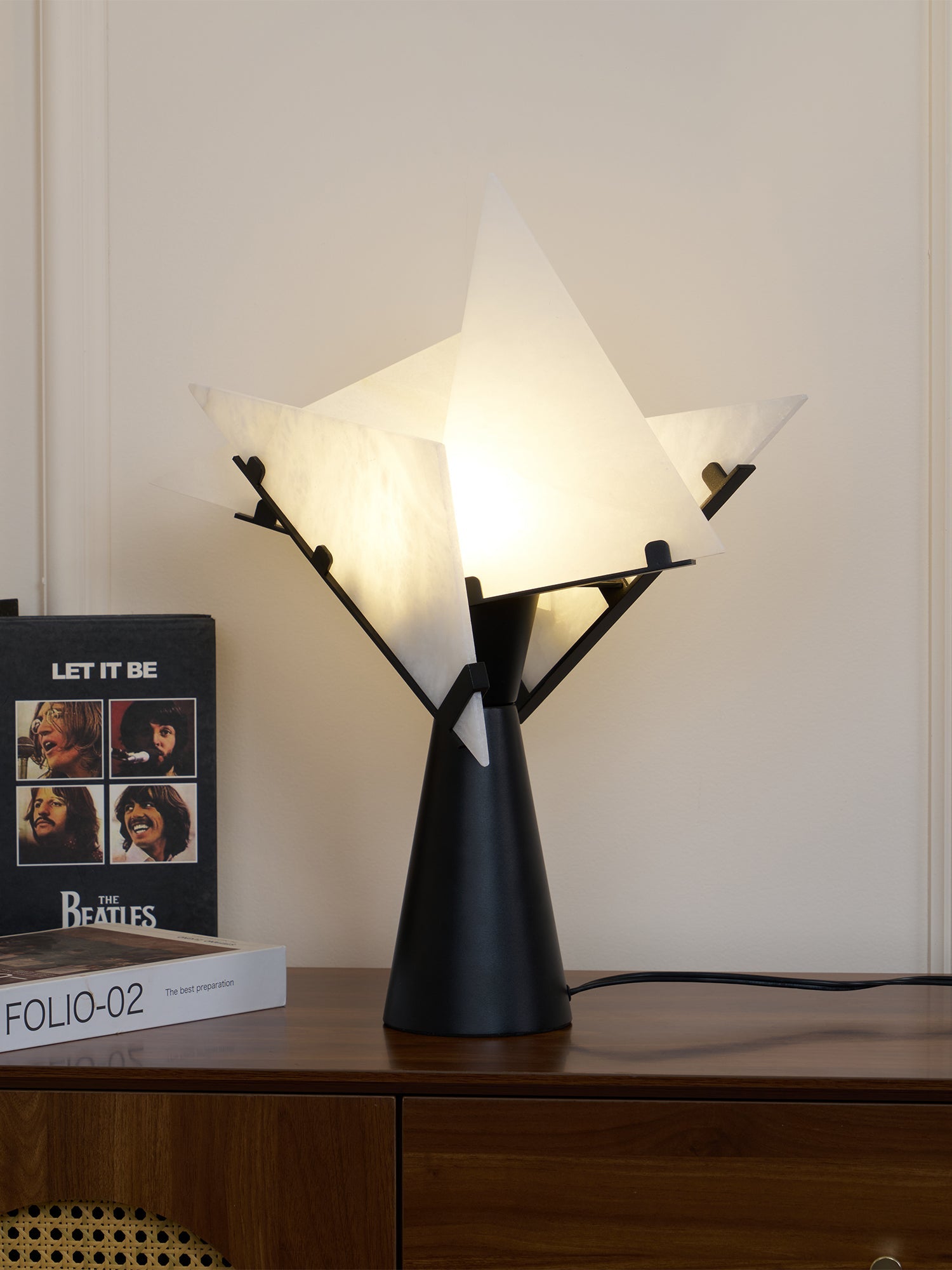 Lampe à poser moderne Evar en Albâtre Noir et blanc
