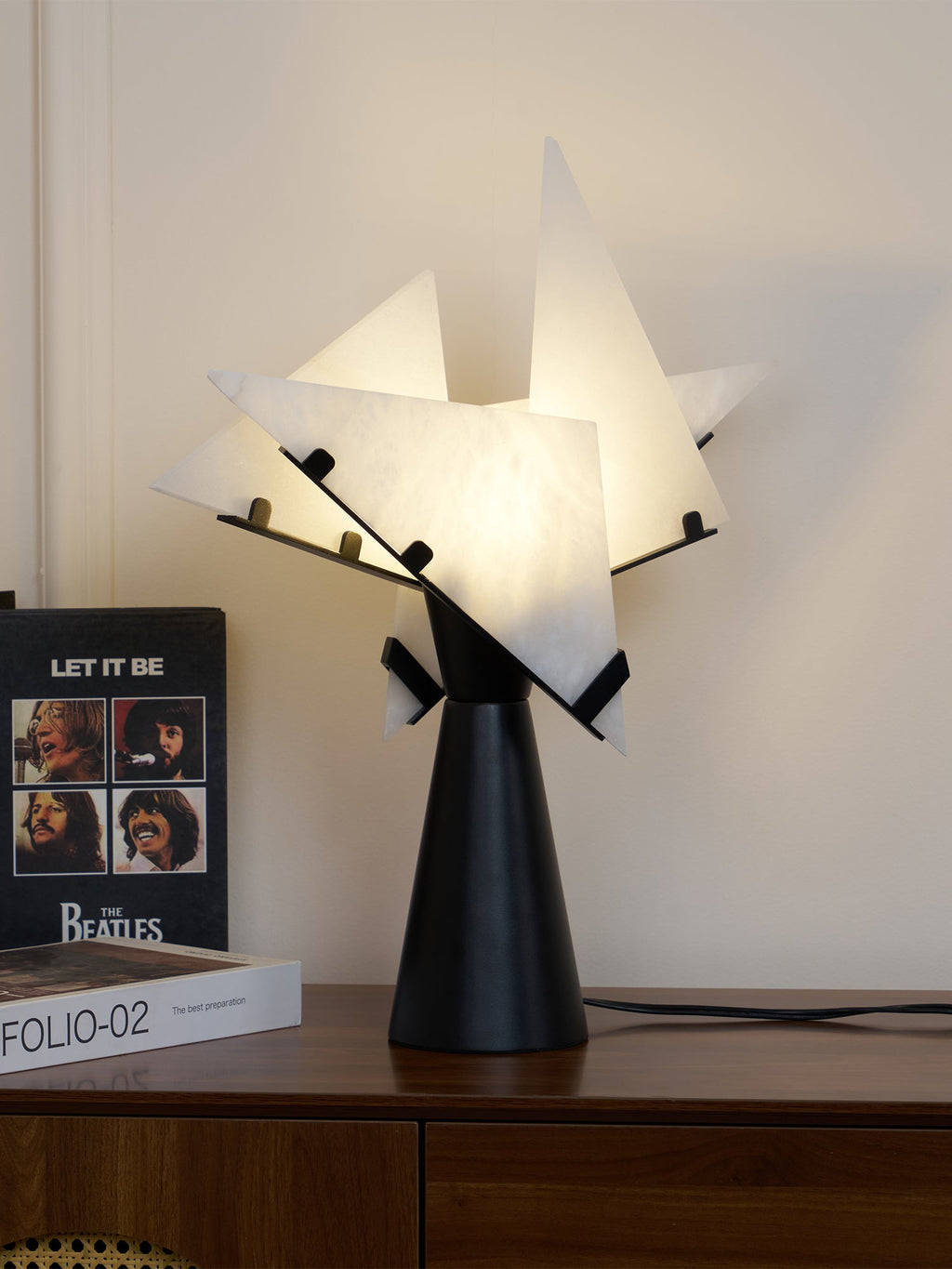 Lampe à poser moderne Evar en Albâtre Noir et blanc