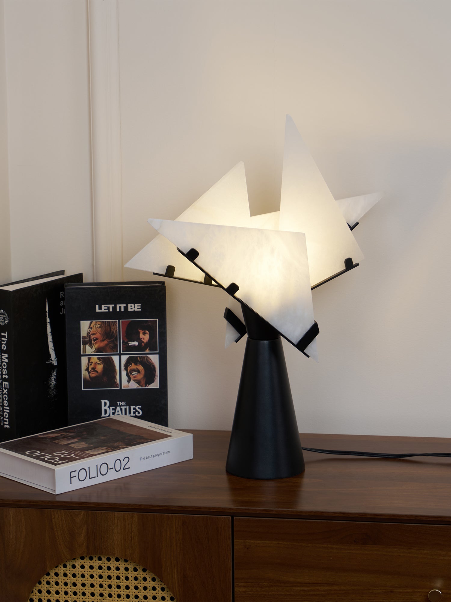 Lampe à poser moderne Evar en Albâtre Noir et blanc