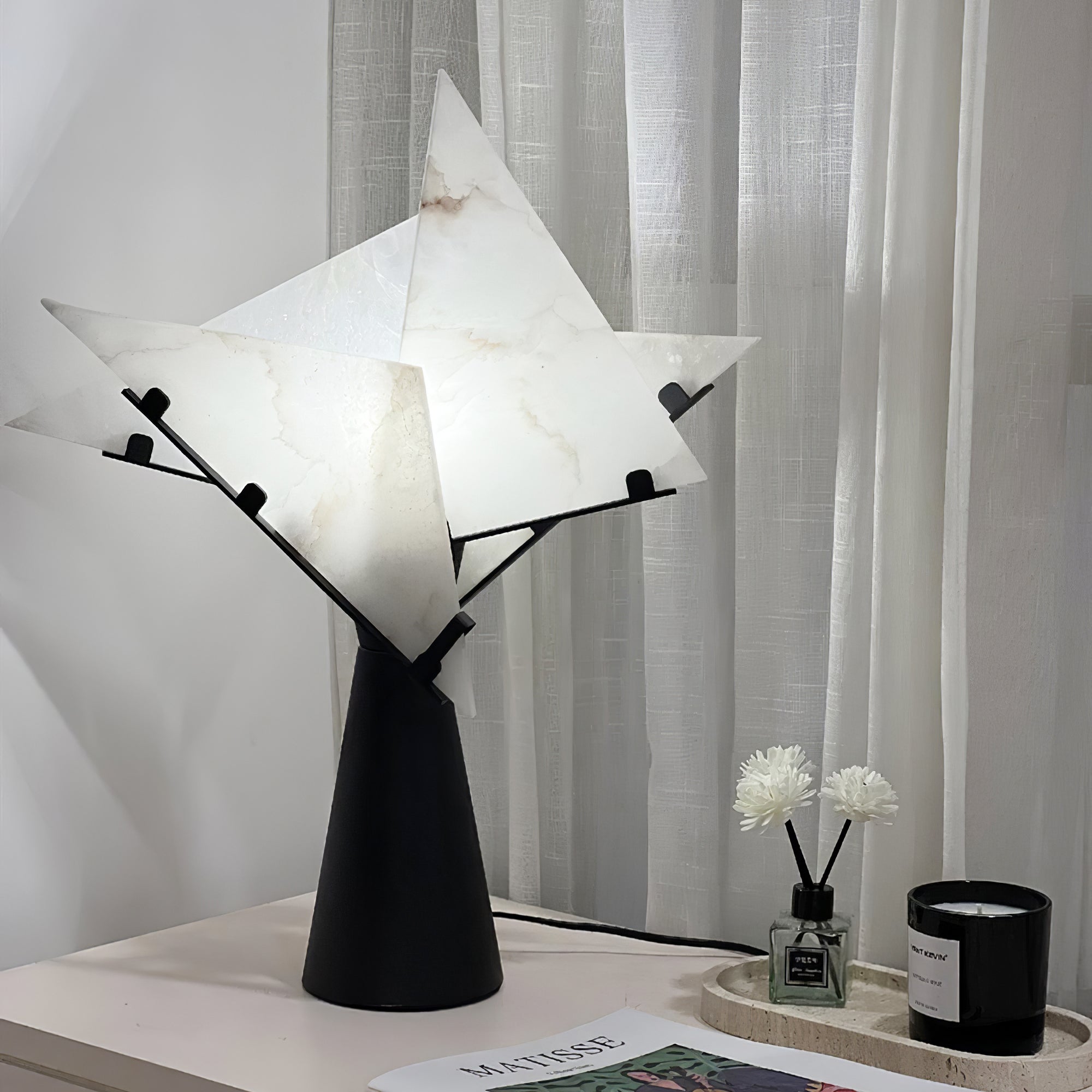 Lampe à poser moderne Evar en Albâtre Noir et blanc