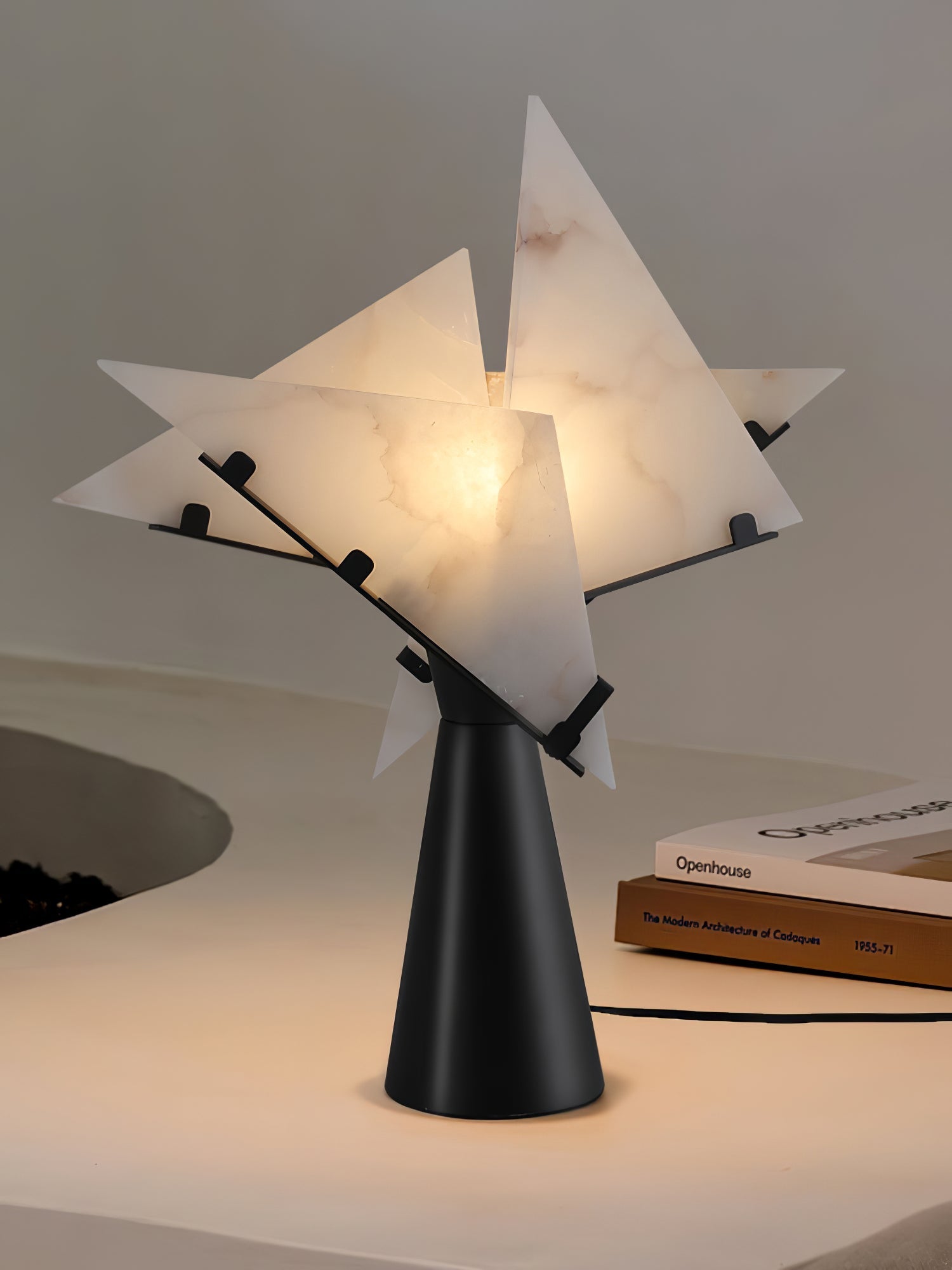 Lampe à poser moderne Evar en Albâtre Noir et blanc