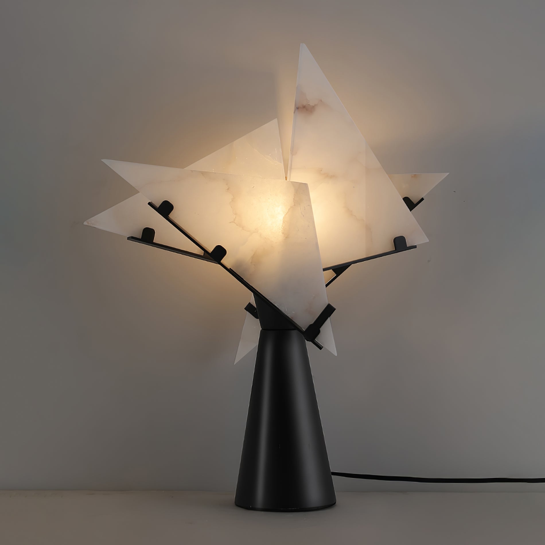 Lampe à poser moderne Evar en Albâtre Noir et blanc