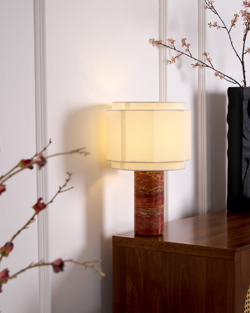 Lampe à poser moderne Edric en Marbre Rouge et blanc