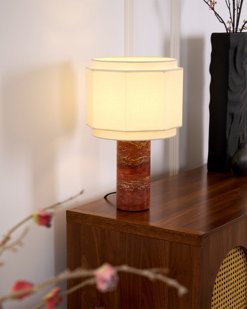 Lampe à poser moderne Edric en Marbre Rouge et blanc