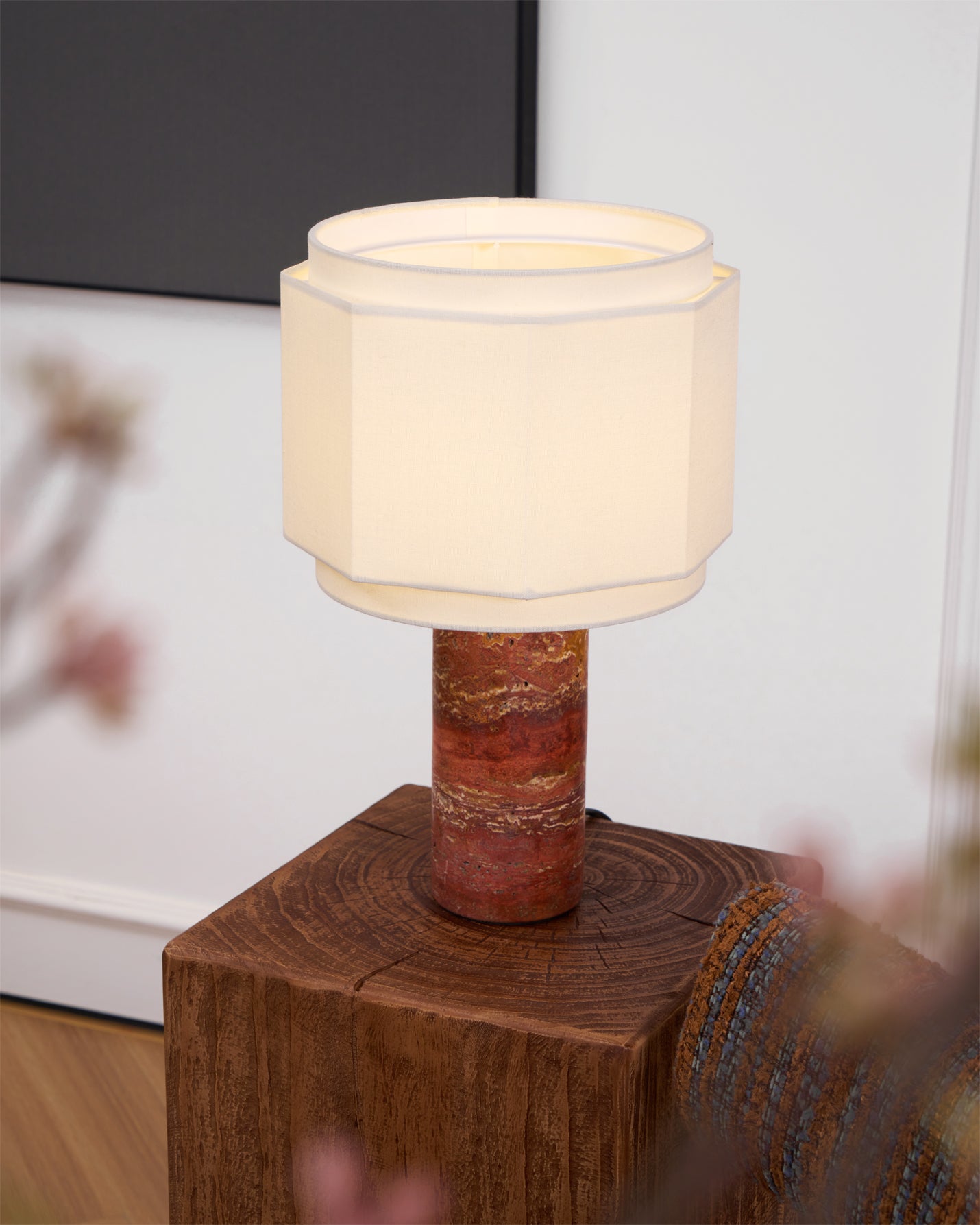 Lampe à poser moderne Edric en Marbre Rouge et blanc