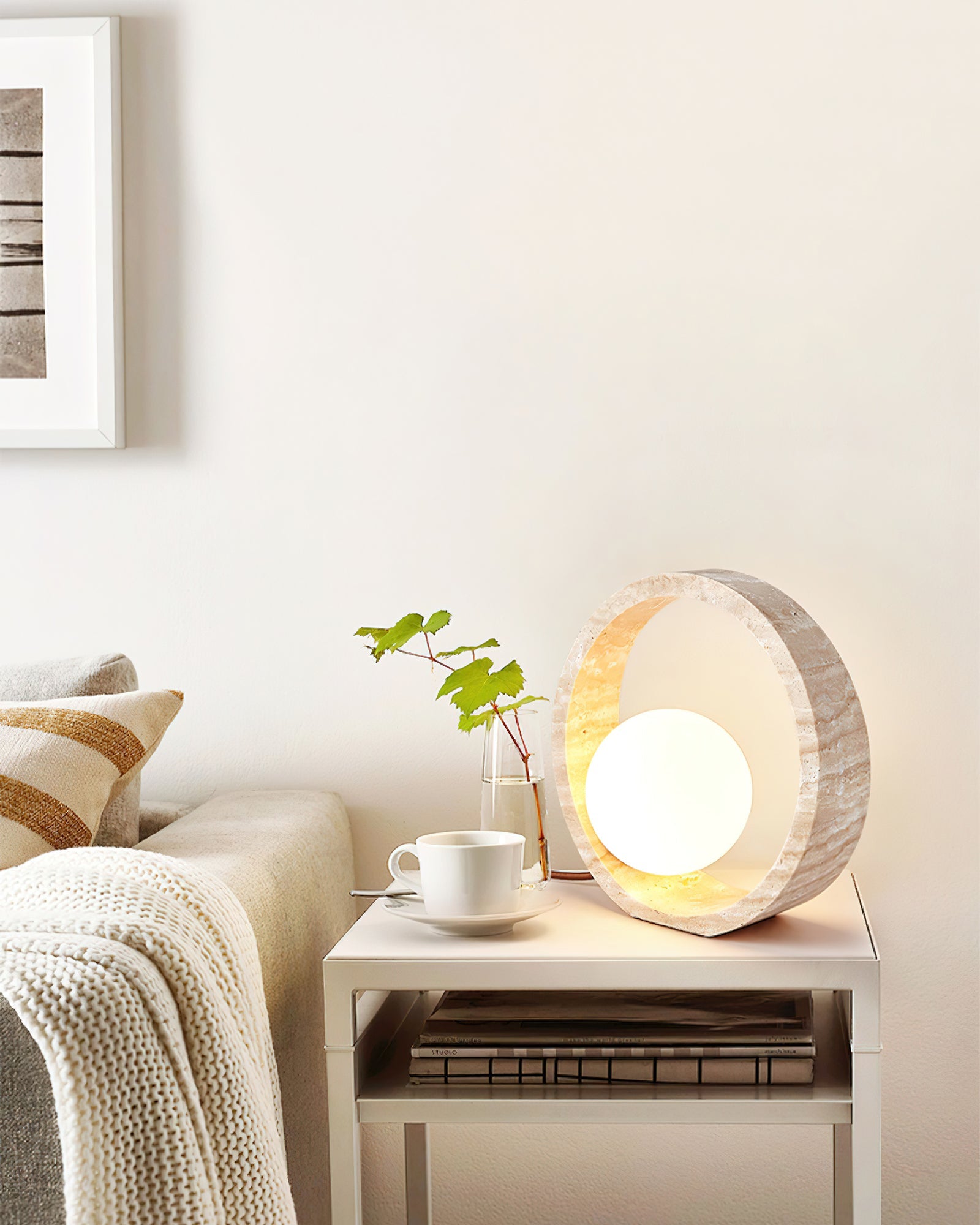 Lampe à poser moderne Hilding en Travertin jaune et blanc