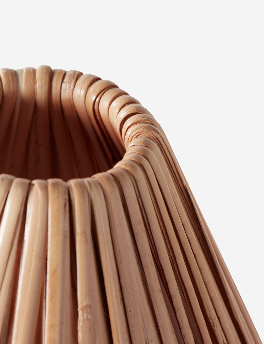 Lustre design Laurent en sustainably harvested rotin