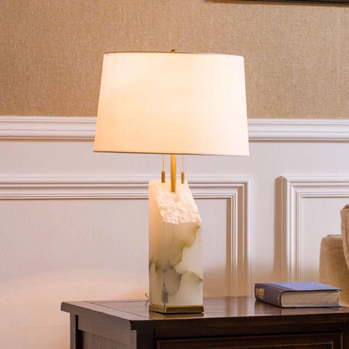 Lampe à poser moderne Ward en Doré et blanc albâtre