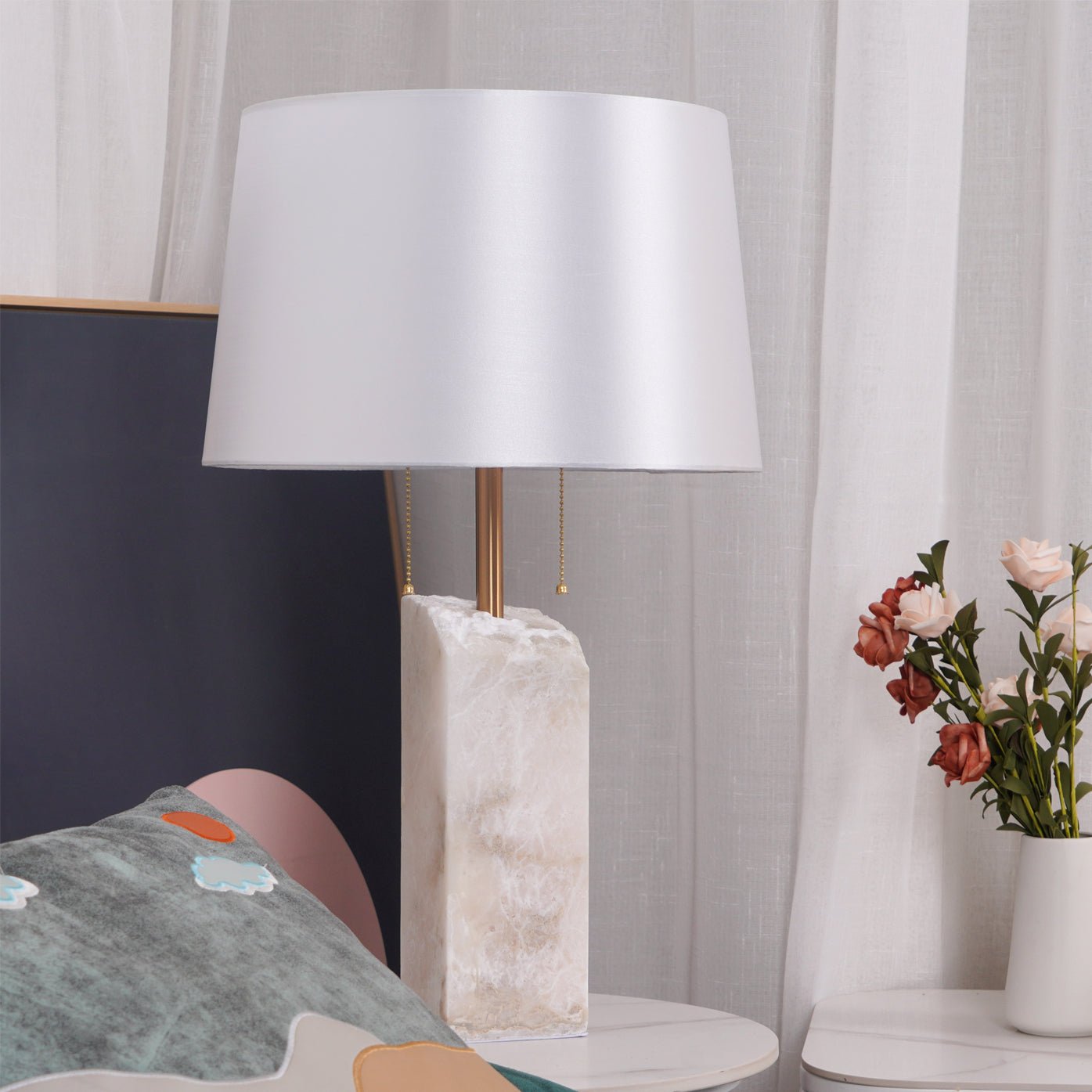 Lampe à poser moderne Ward en Doré et blanc albâtre
