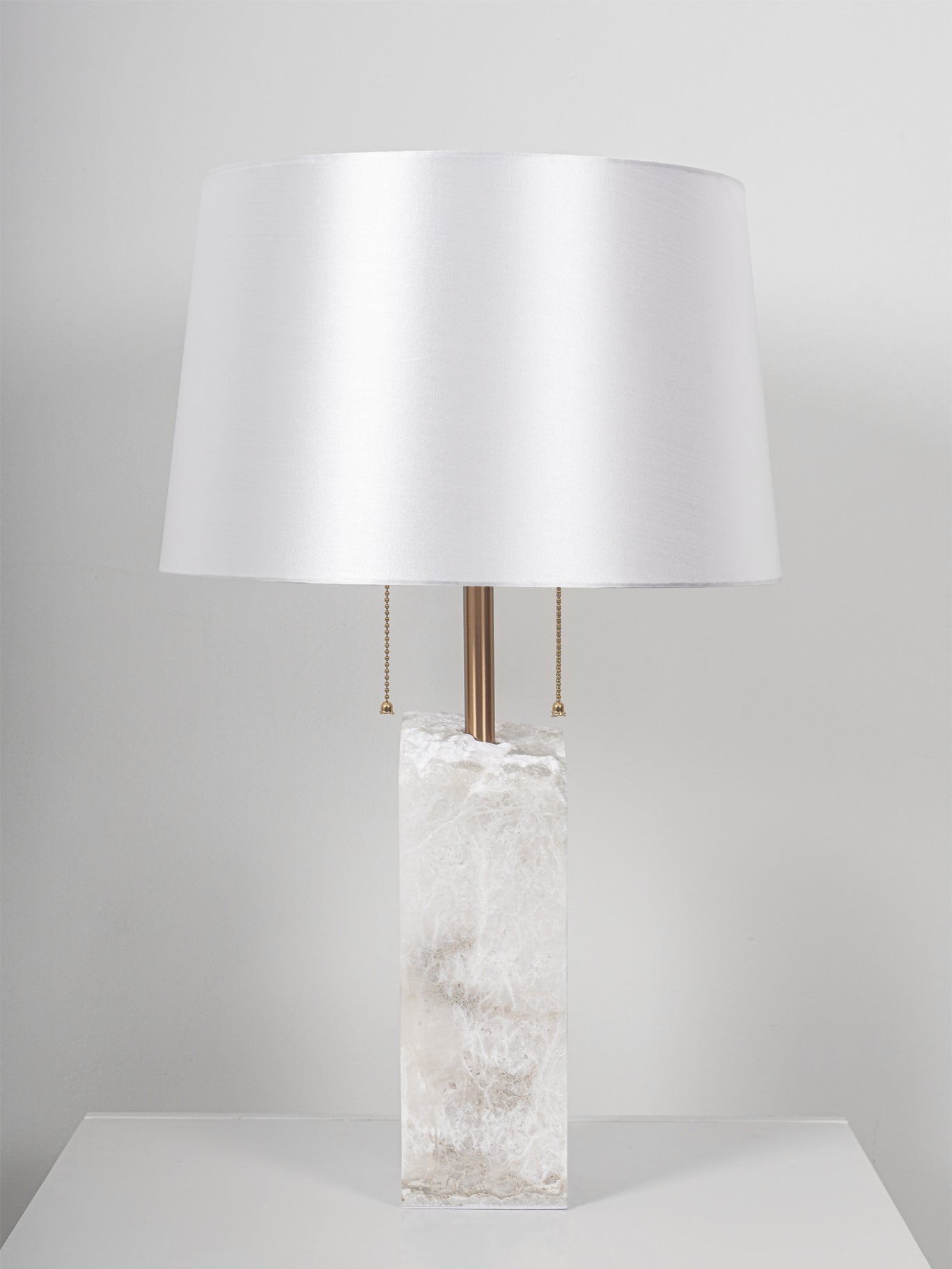 Lampe à poser moderne Ward en Doré et blanc albâtre