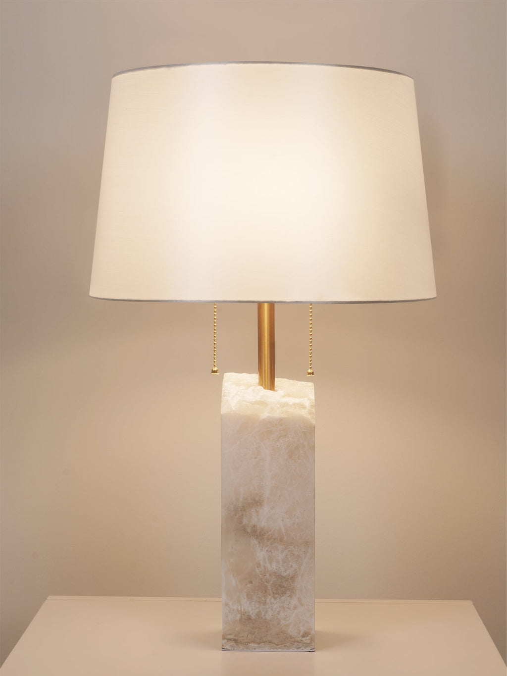 Lampe à poser moderne Ward en Doré et blanc albâtre
