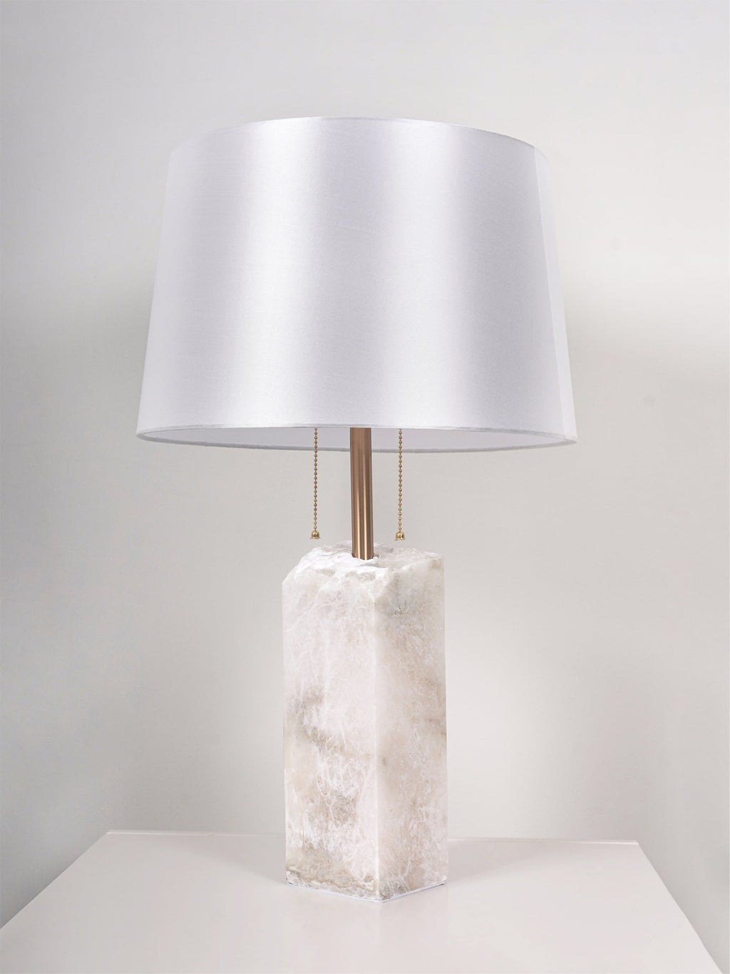 Lampe à poser moderne Ward en Doré et blanc albâtre