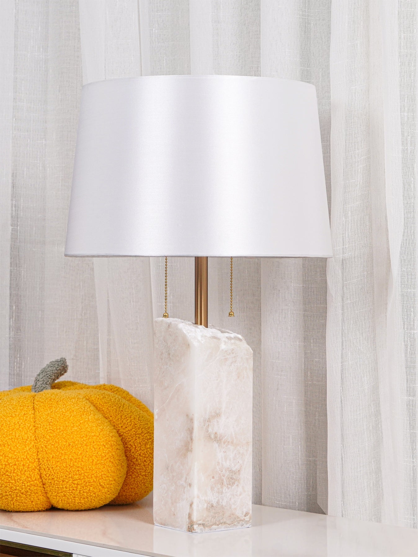 Lampe à poser moderne Ward en Doré et blanc albâtre