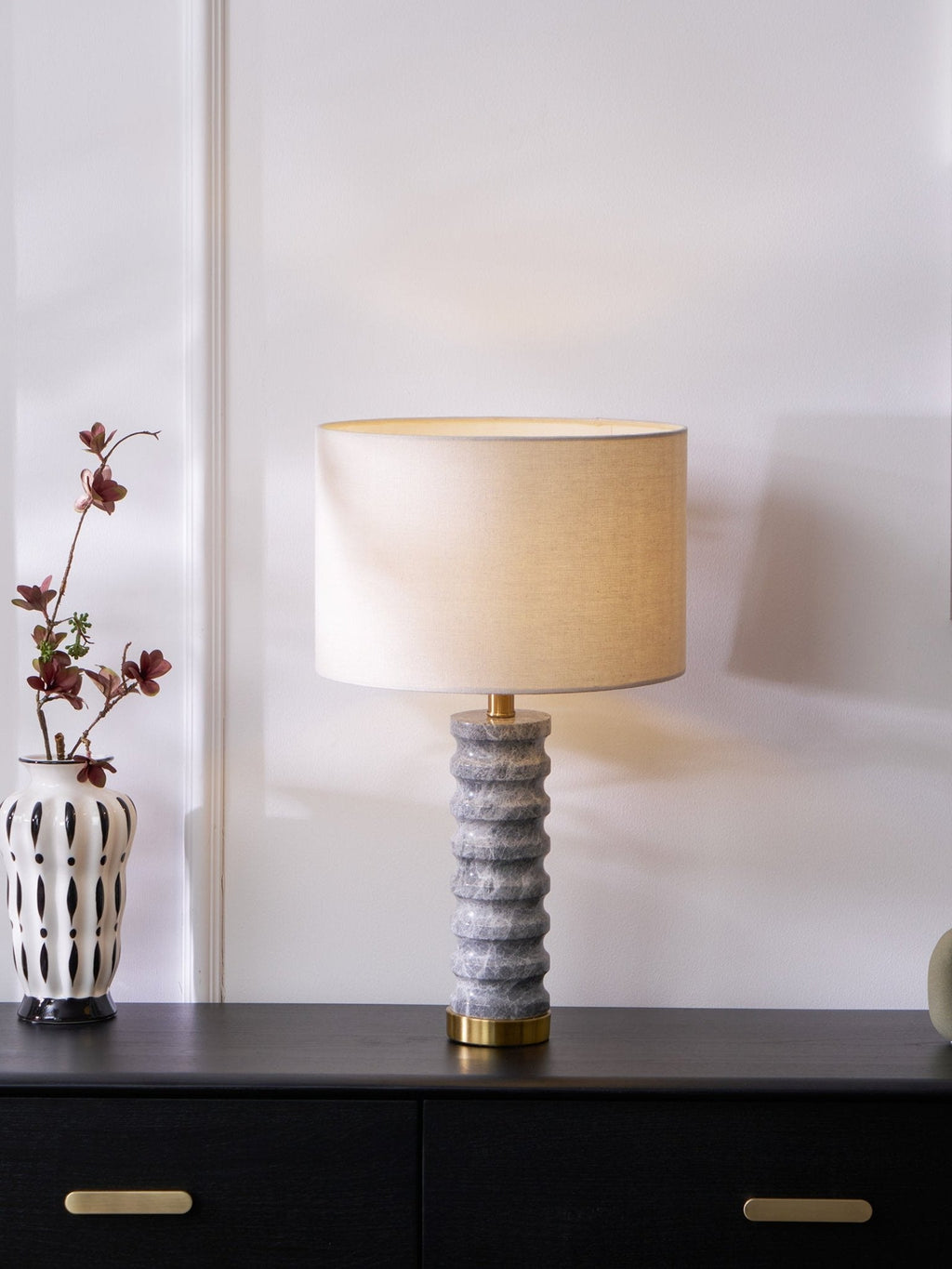 Lampe à poser moderne Jorund en pierre Gris et beige