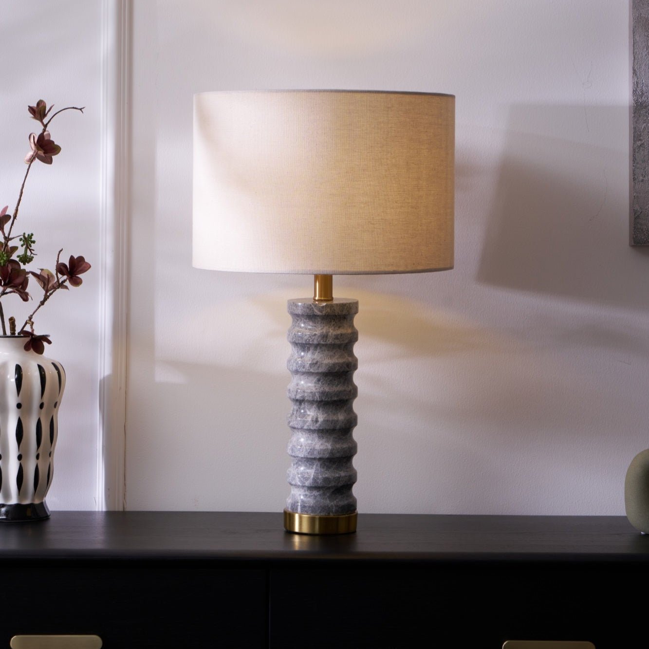 Lampe à poser moderne Jorund en pierre Gris et beige