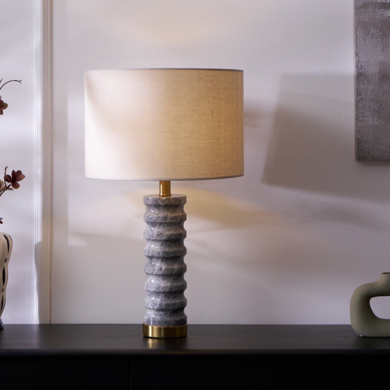 Lampe à poser moderne Jorund en pierre Gris et beige