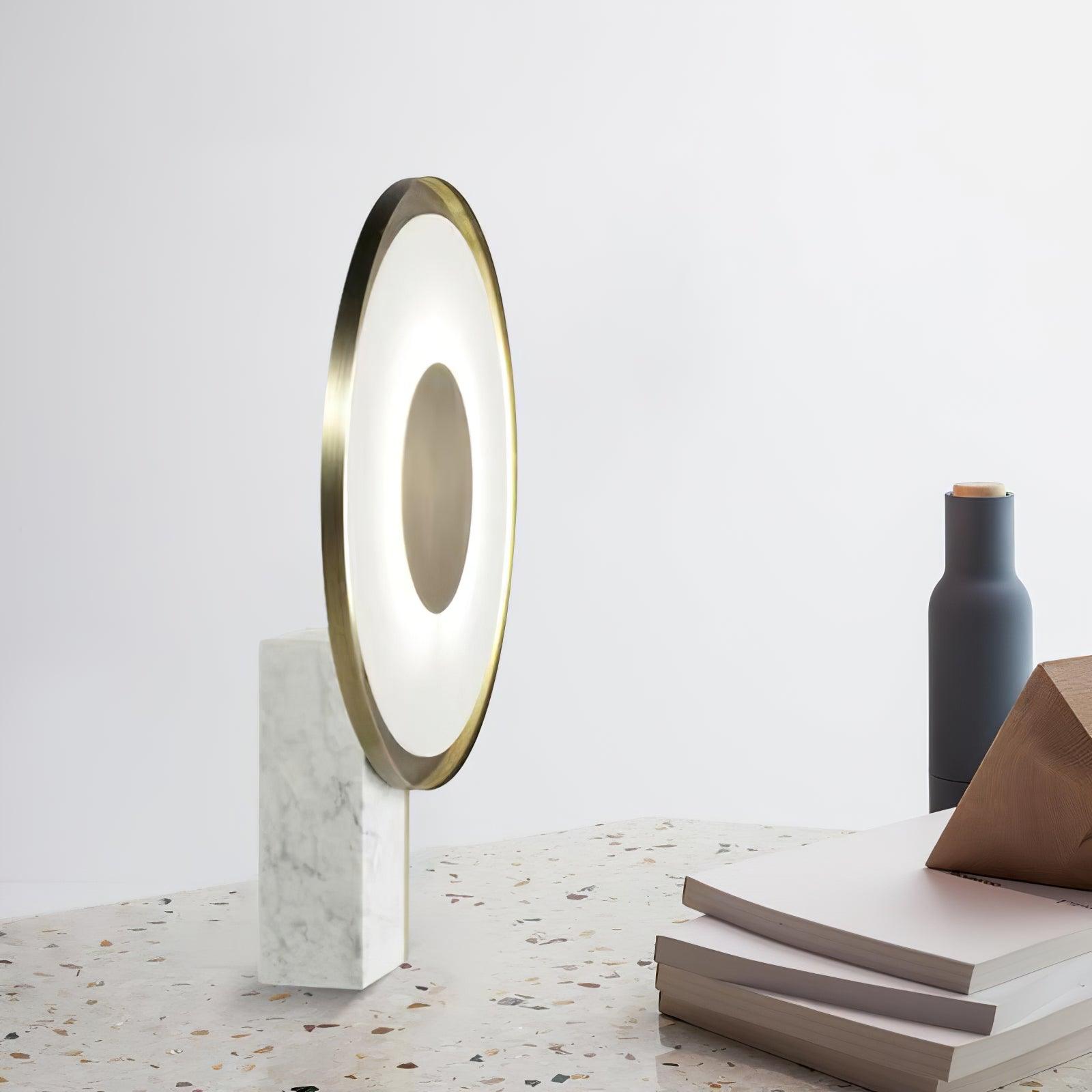 Lampe à poser moderne Reed en Fer Blanc et doré