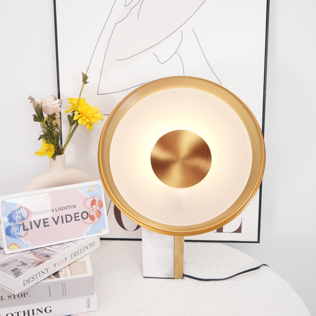 Lampe à poser moderne Reed en Fer Blanc et doré