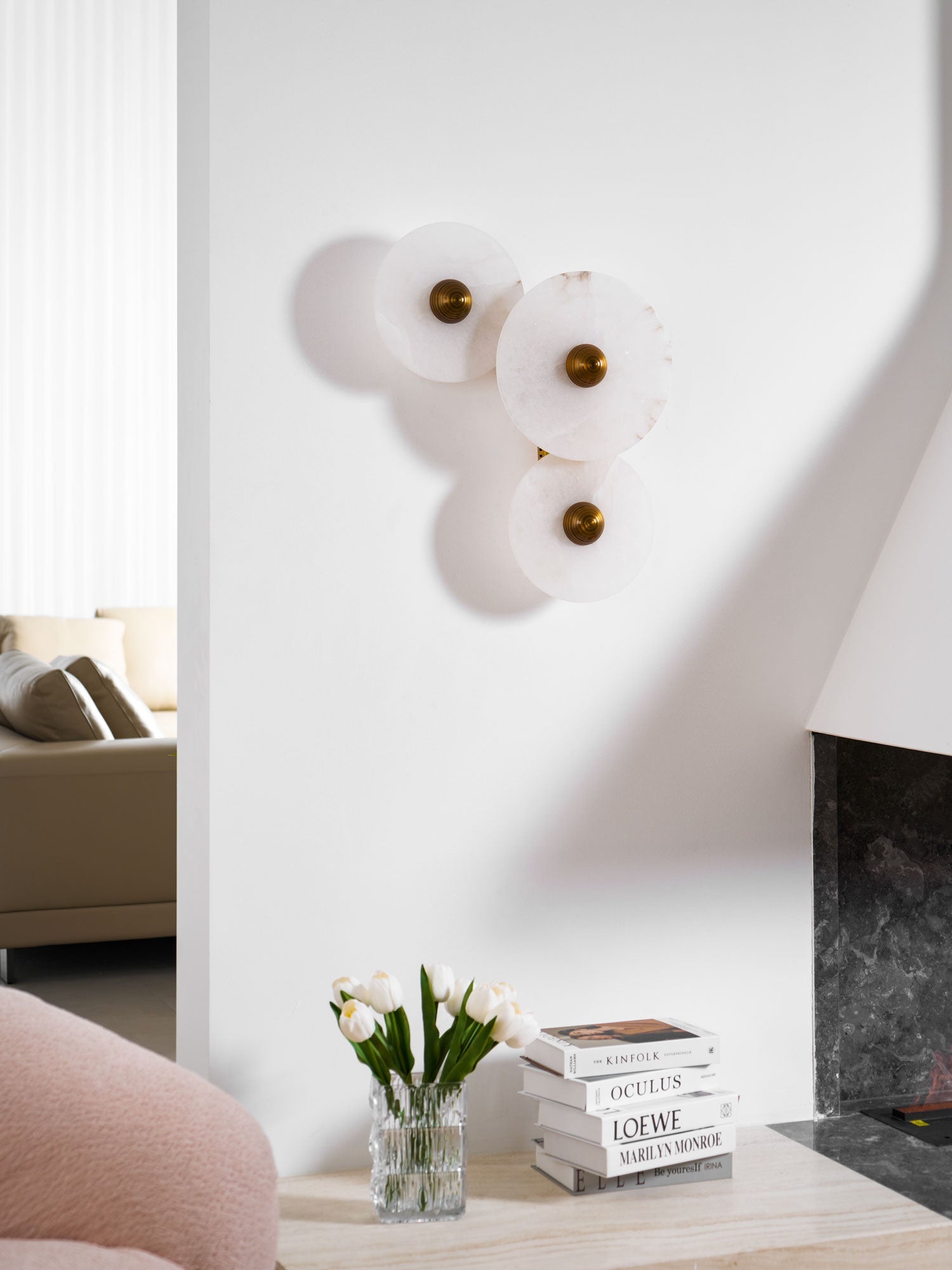 Applique murale moderne Tyr en Albâtre Blanc et bronze