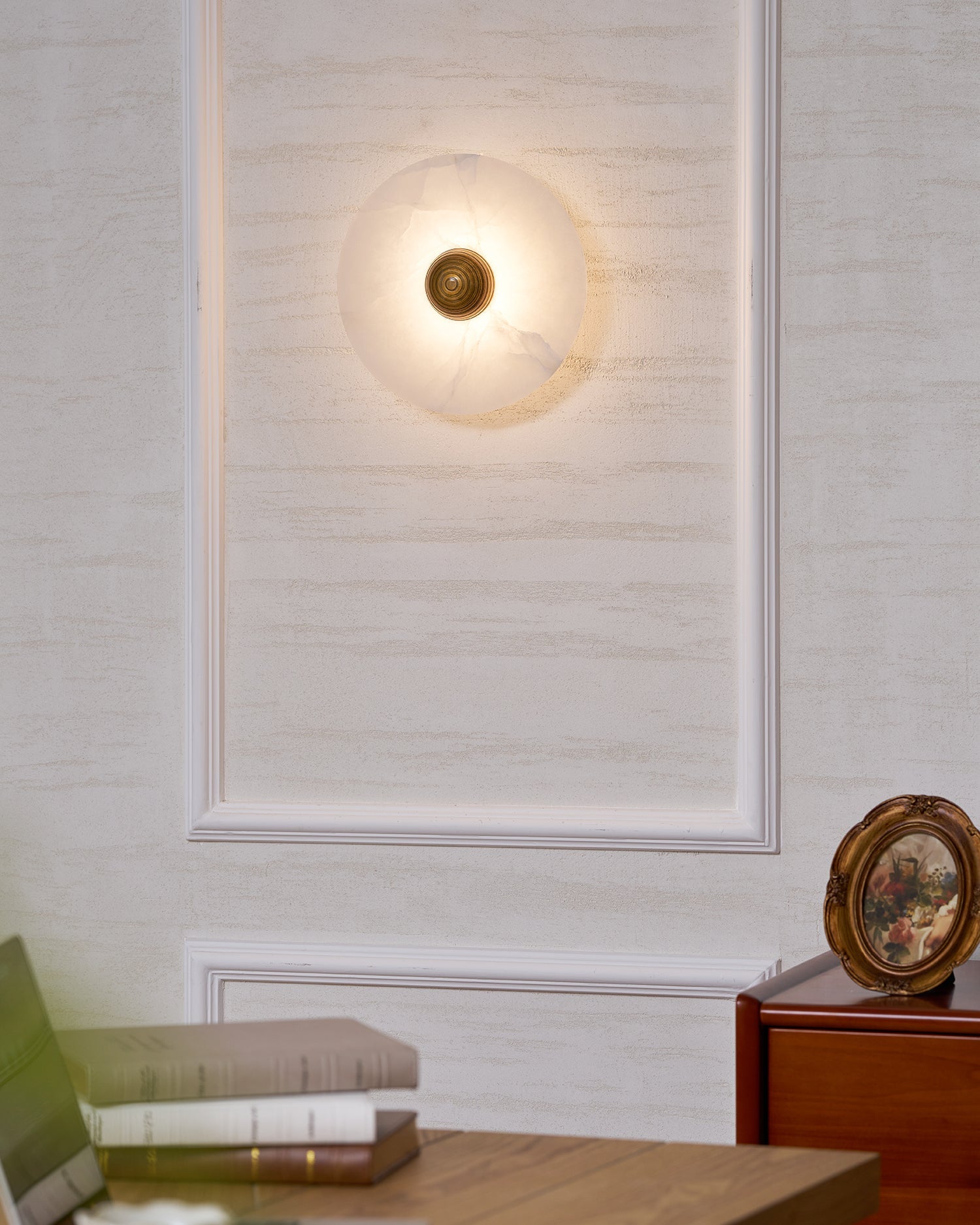Applique murale moderne Tyr en Albâtre Blanc et bronze