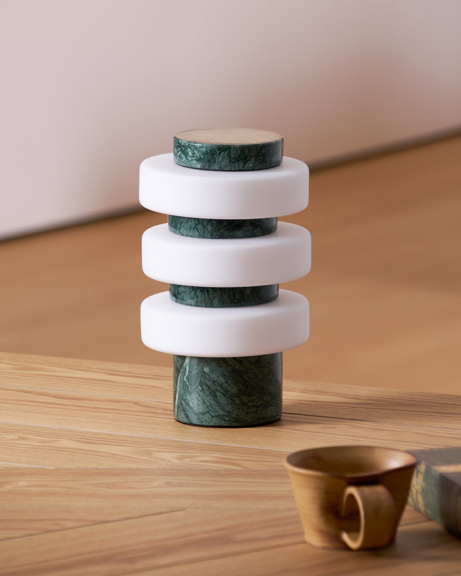 Lampe à poser moderne Otway en Travertin Vert marbre et blanc