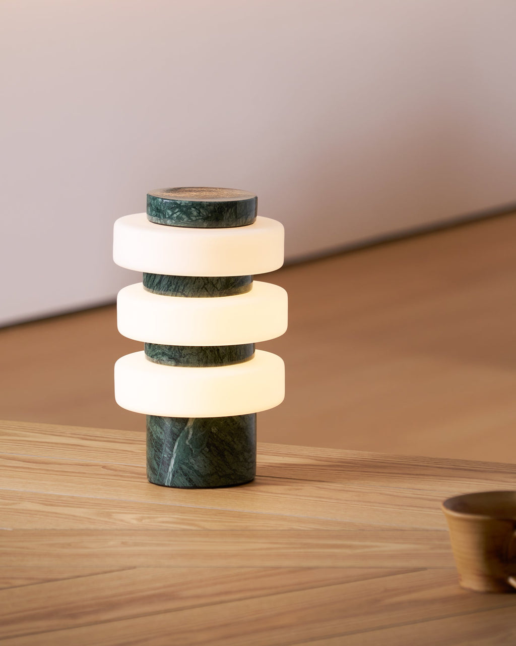 Lampe à poser moderne Otway en Travertin Vert marbre et blanc