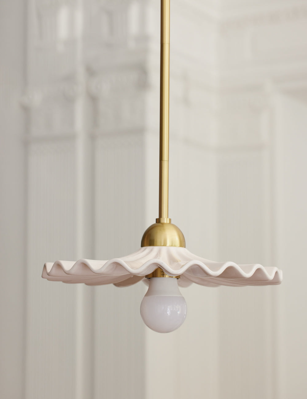 Suspension design Culm en laiton vieilli céramique gloss crème - Laiton vieilli céramique Gloss crème