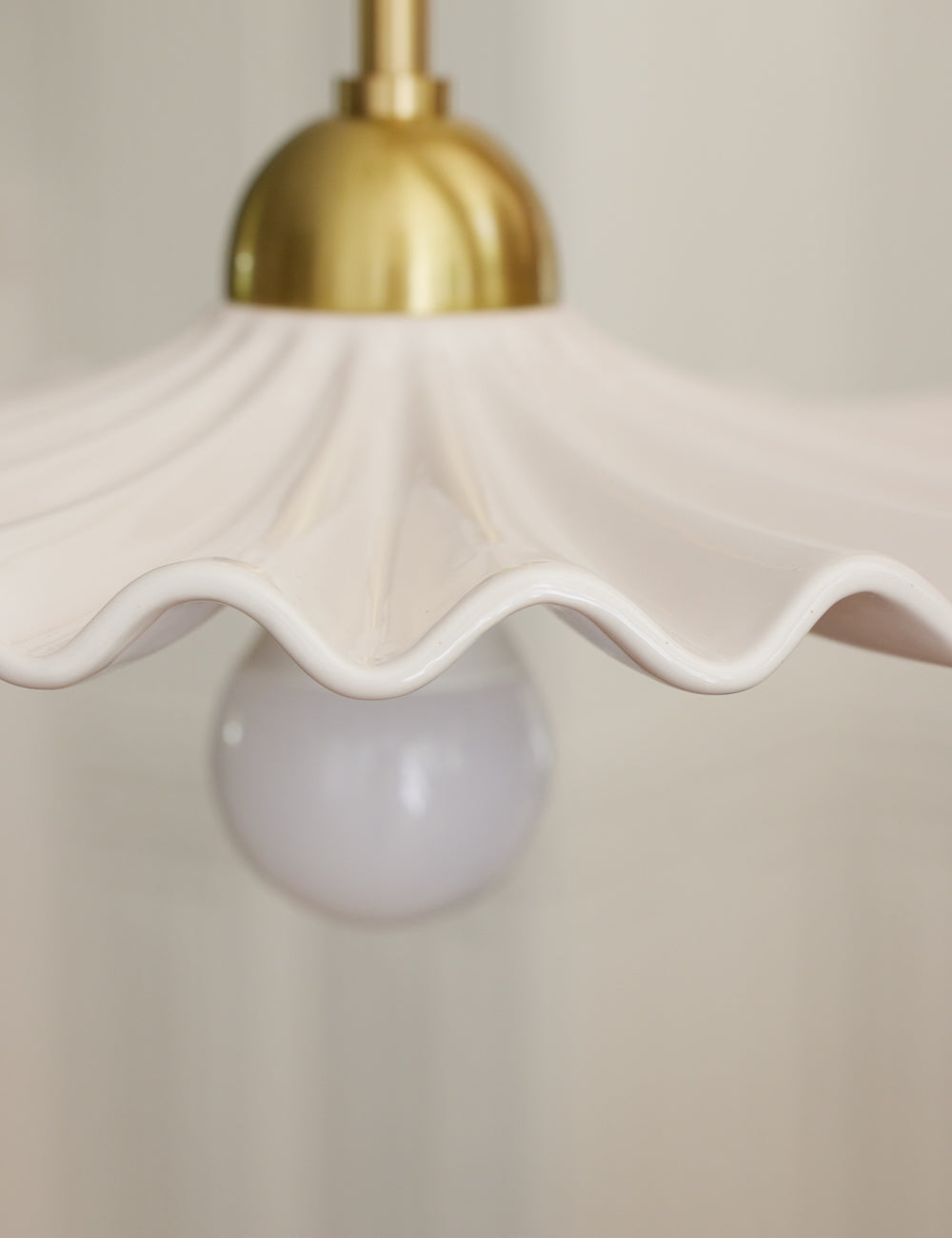 Suspension design Culm en laiton vieilli céramique gloss crème - Laiton vieilli céramique Gloss crème