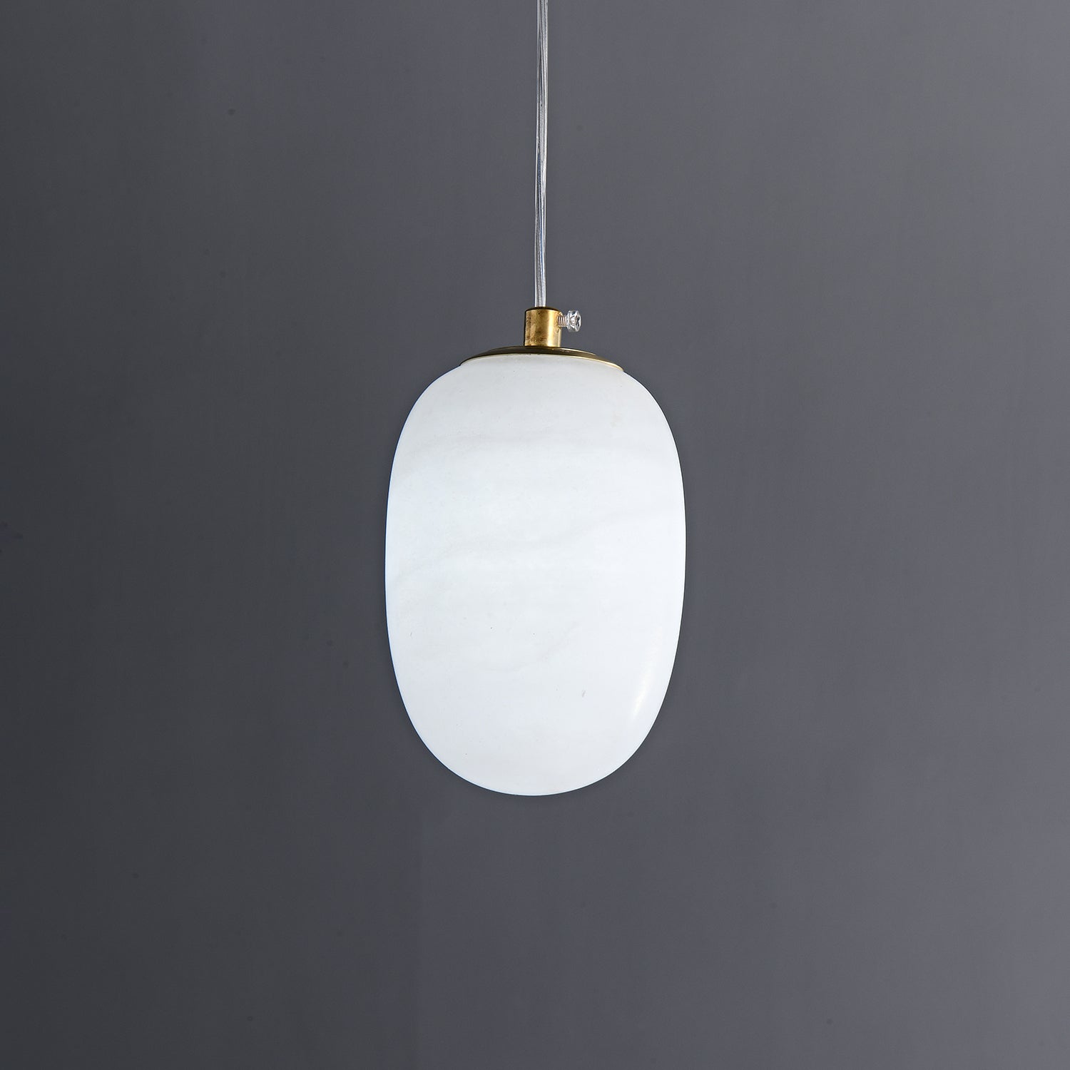 Suspension moderne Xander en Albâtre Laiton et blanc