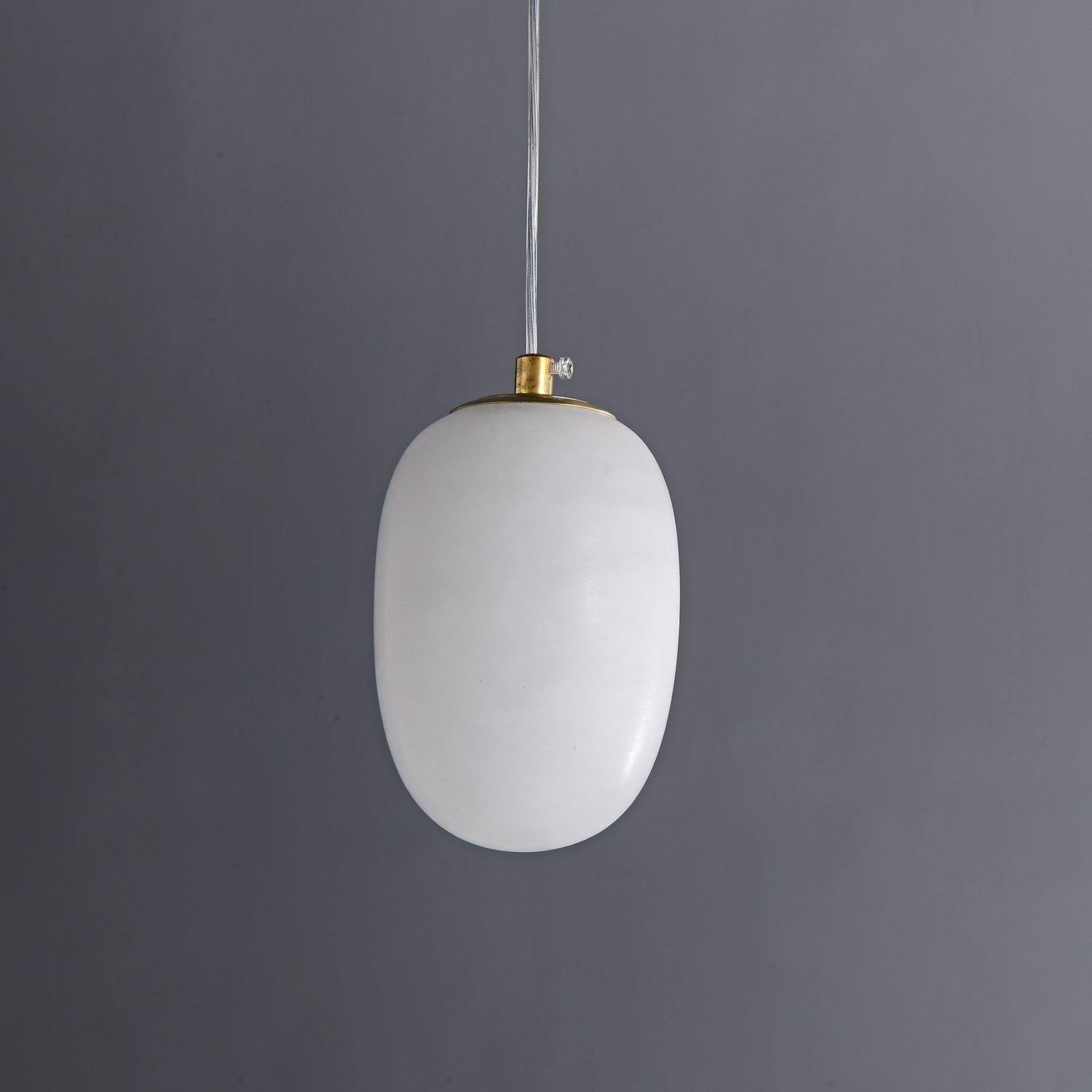 Suspension moderne Xander en Albâtre Laiton et blanc
