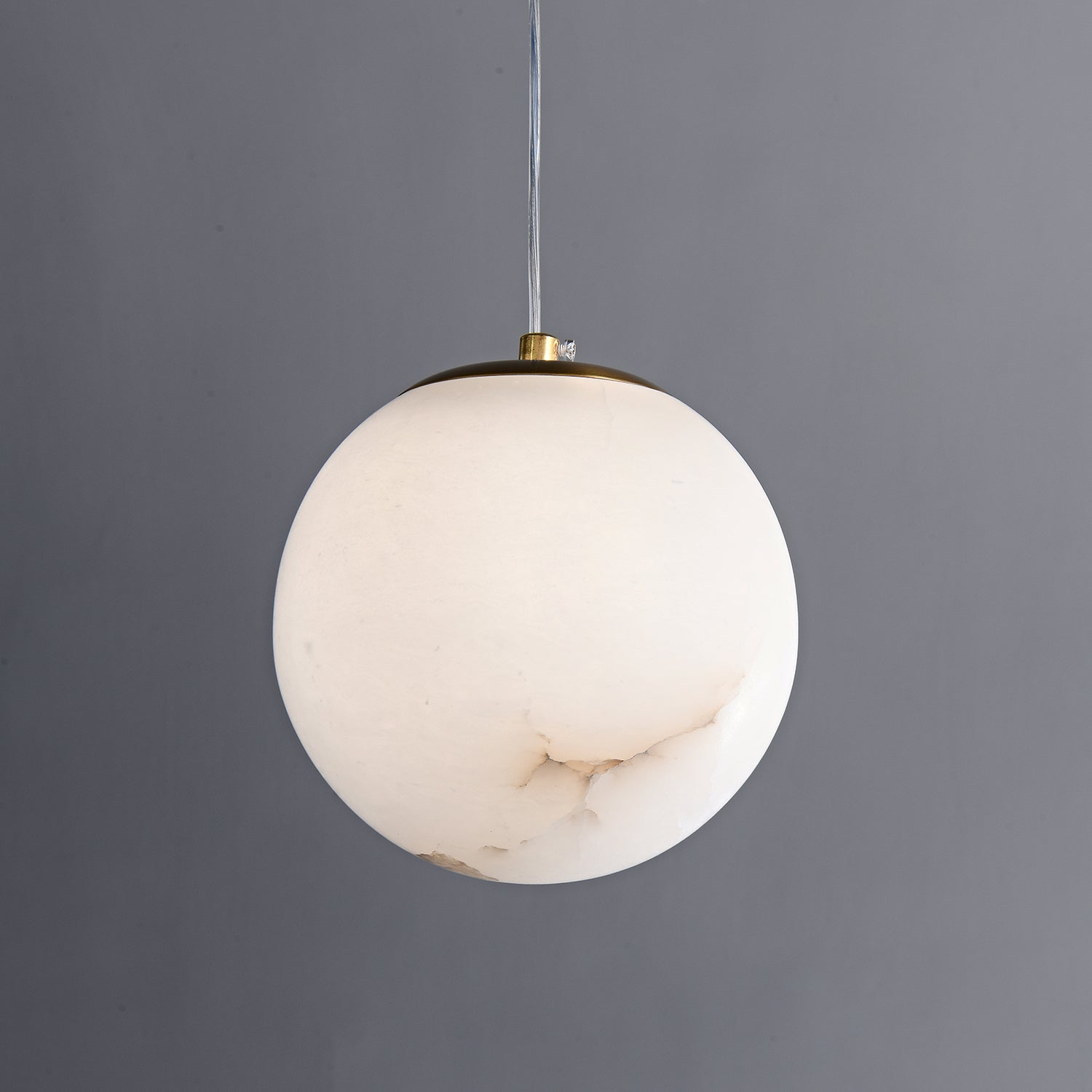 Suspension moderne Xander en Albâtre Laiton et blanc