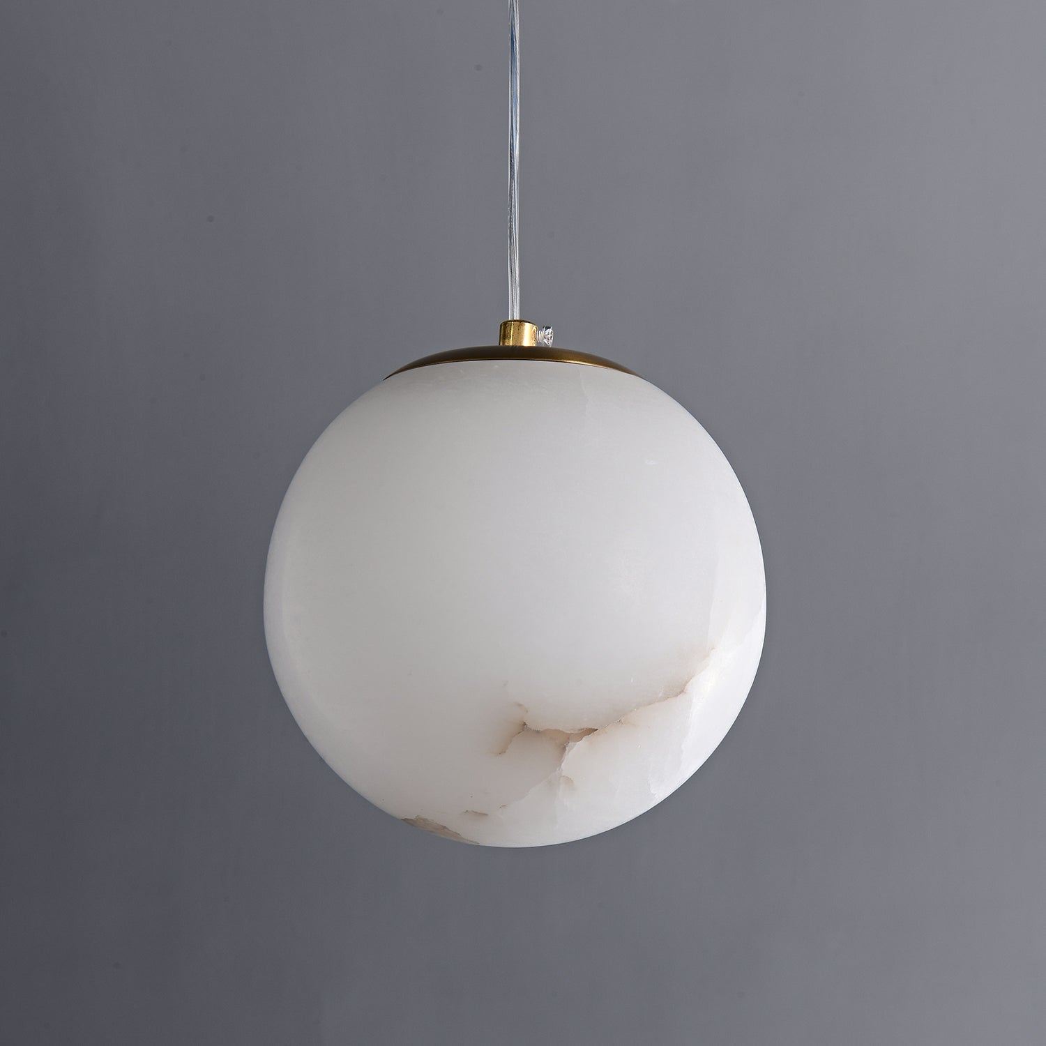 Suspension moderne Xander en Albâtre Laiton et blanc