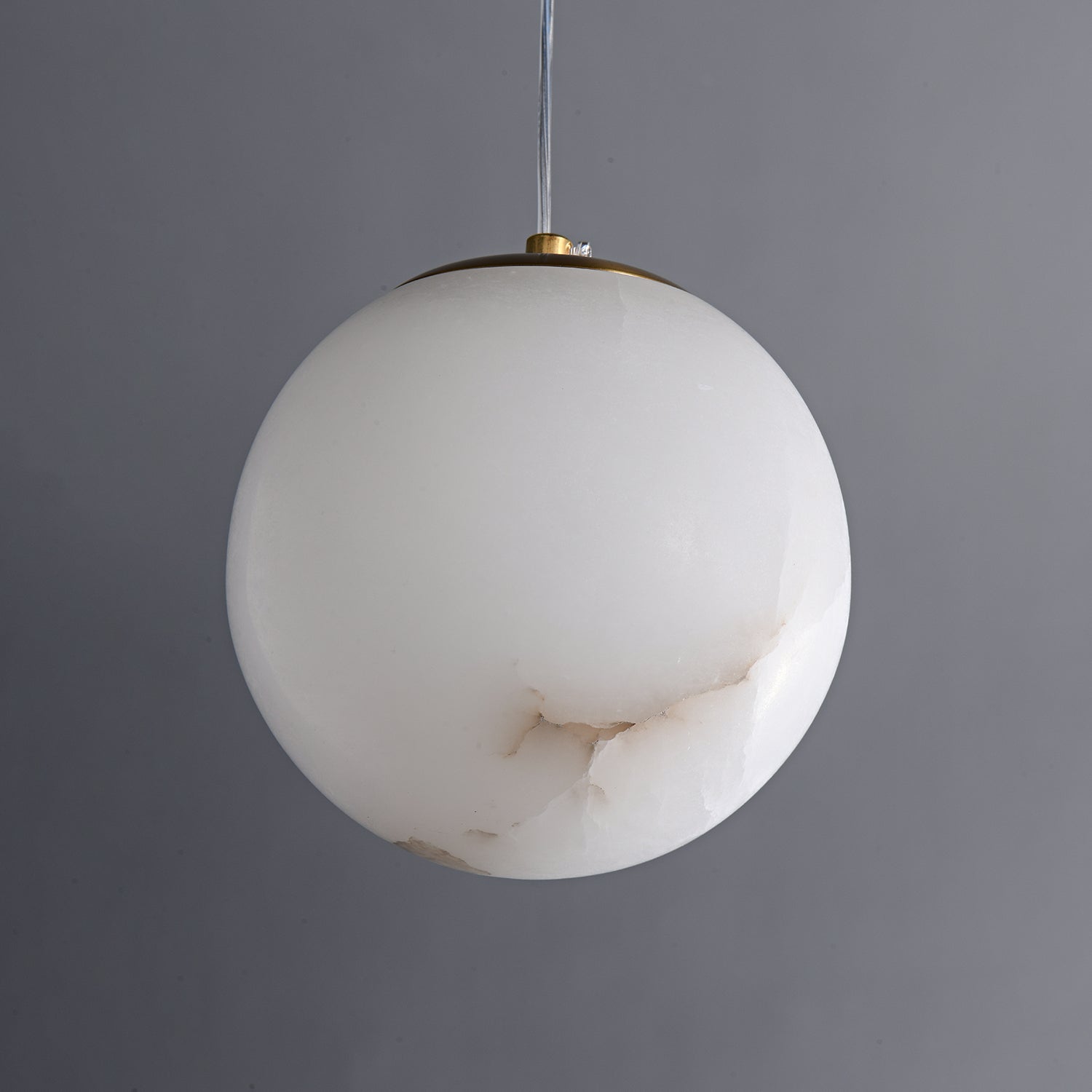 Suspension moderne Xander en Albâtre Laiton et blanc
