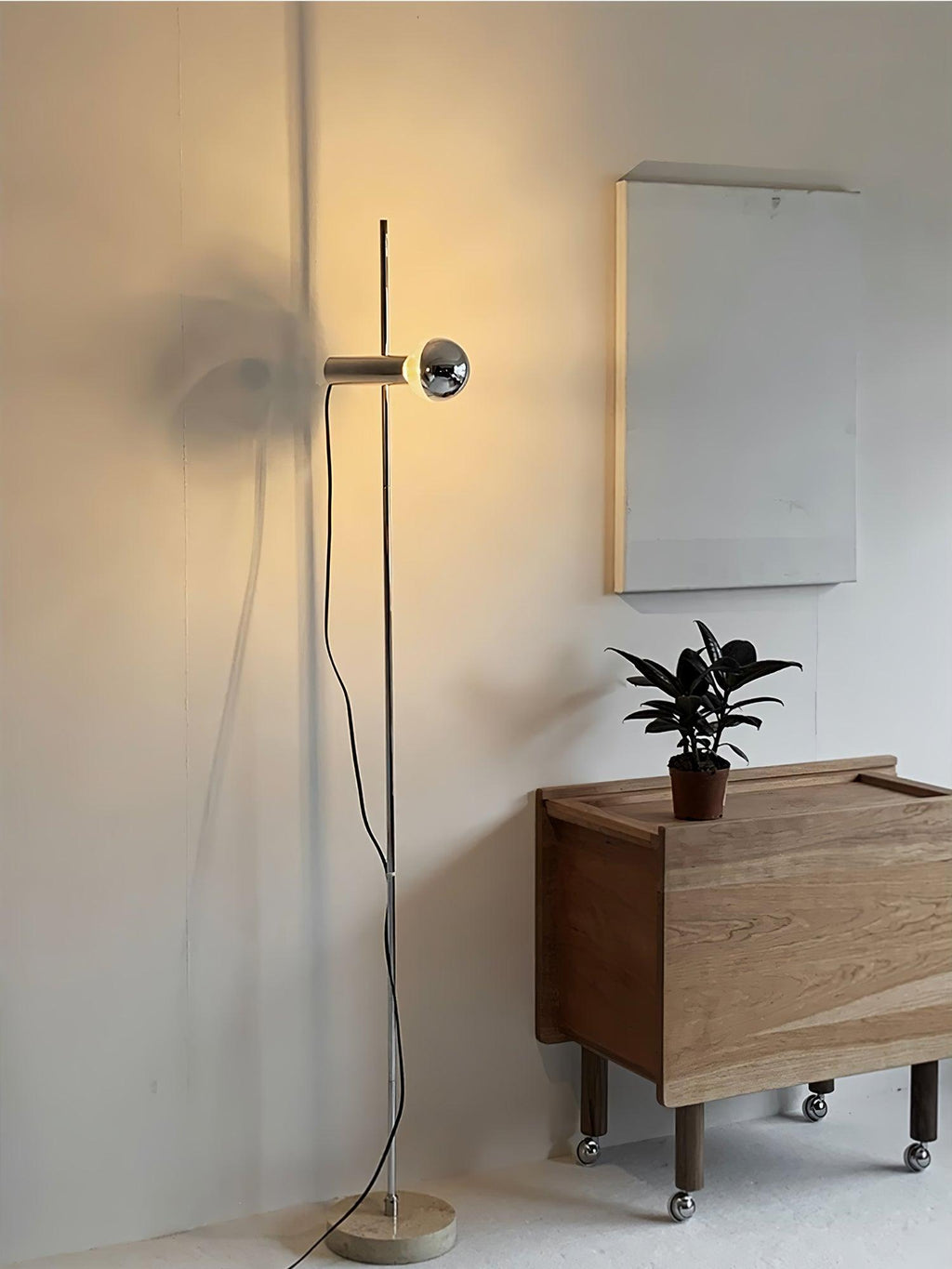 Lampadaire moderne Isaac en Acier inoxydable et beige marbre base
