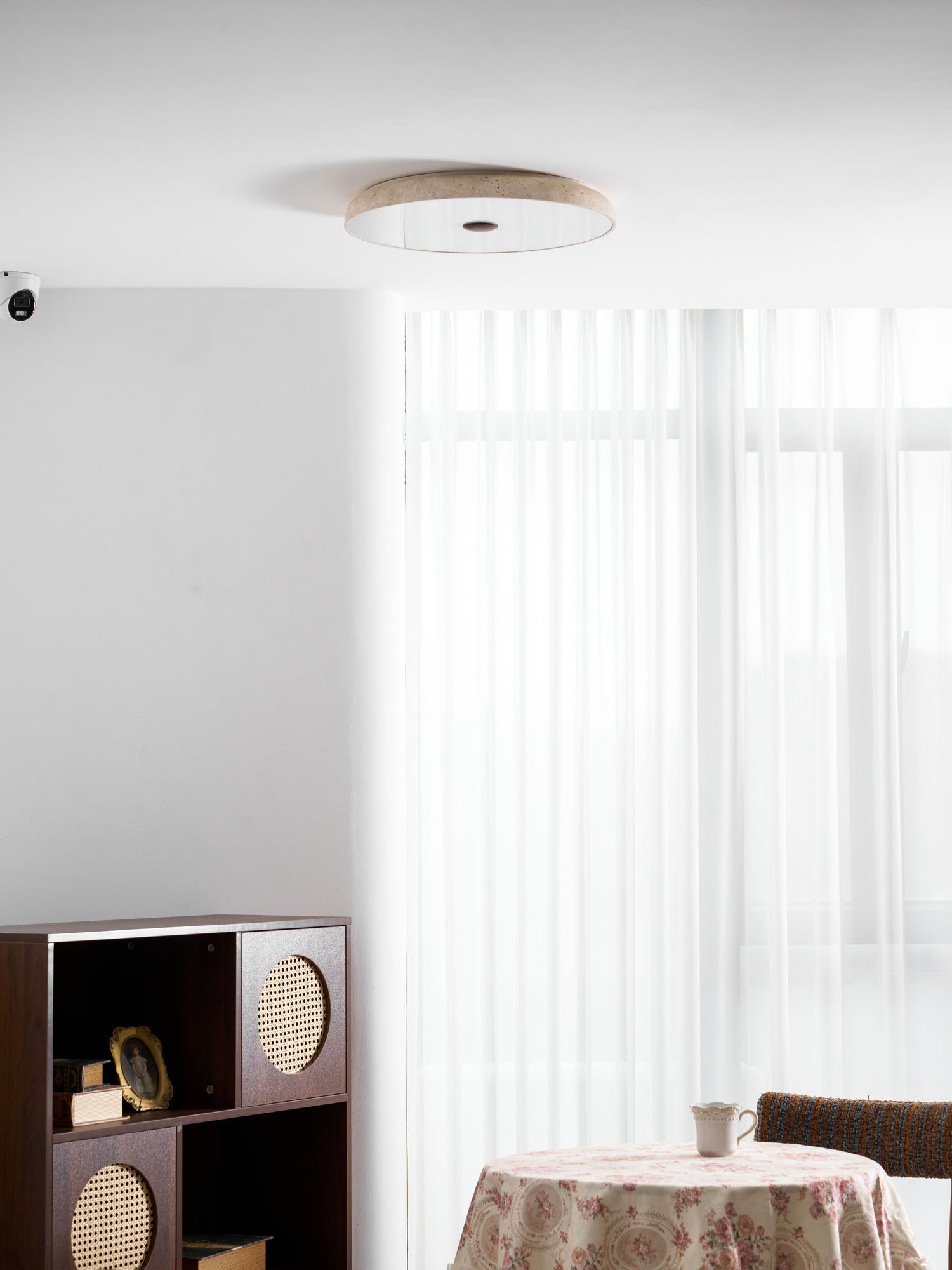 Plafonnier moderne Remus en Travertin jaune et blanc