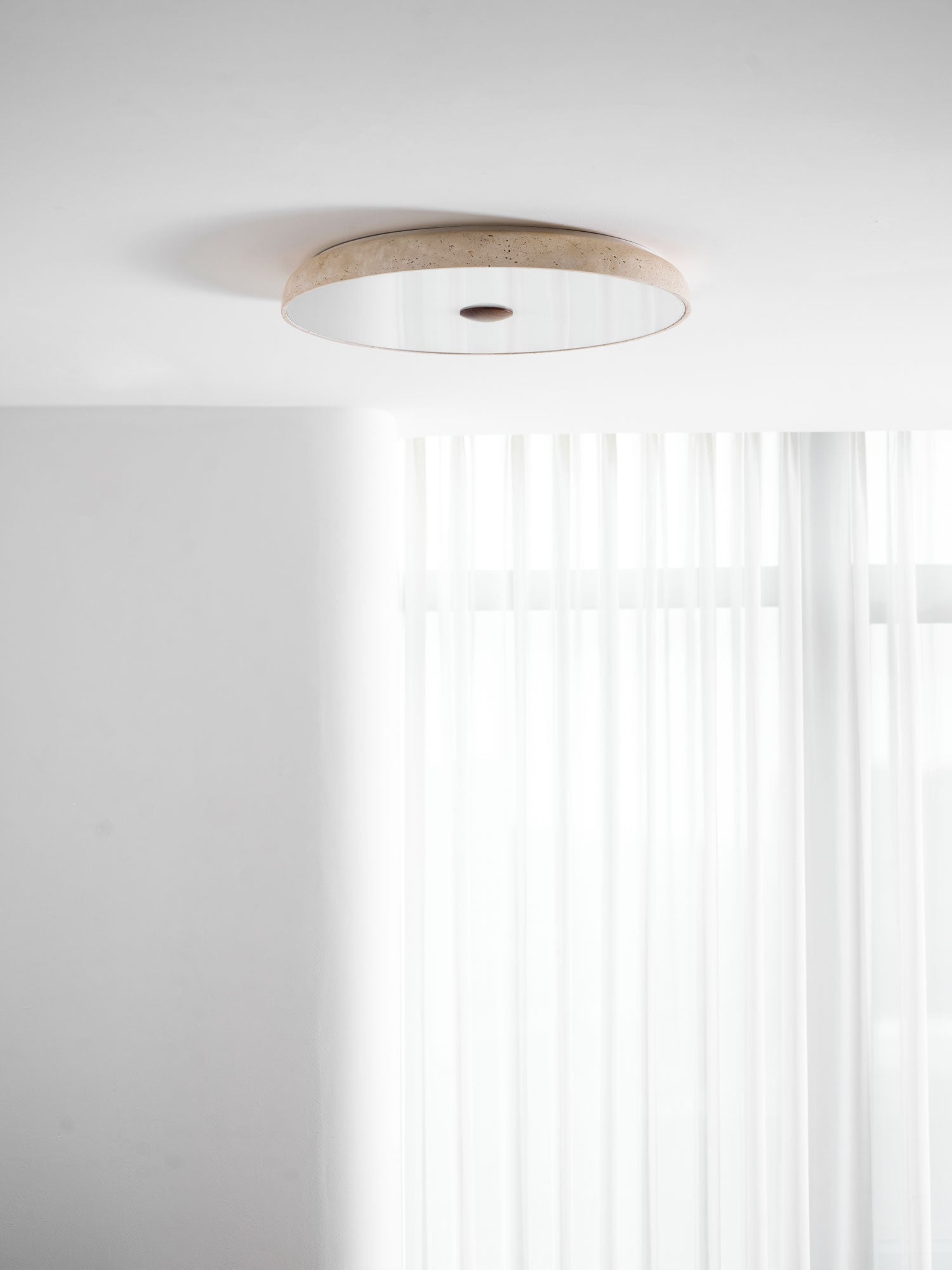 Plafonnier moderne Remus en Travertin jaune et blanc
