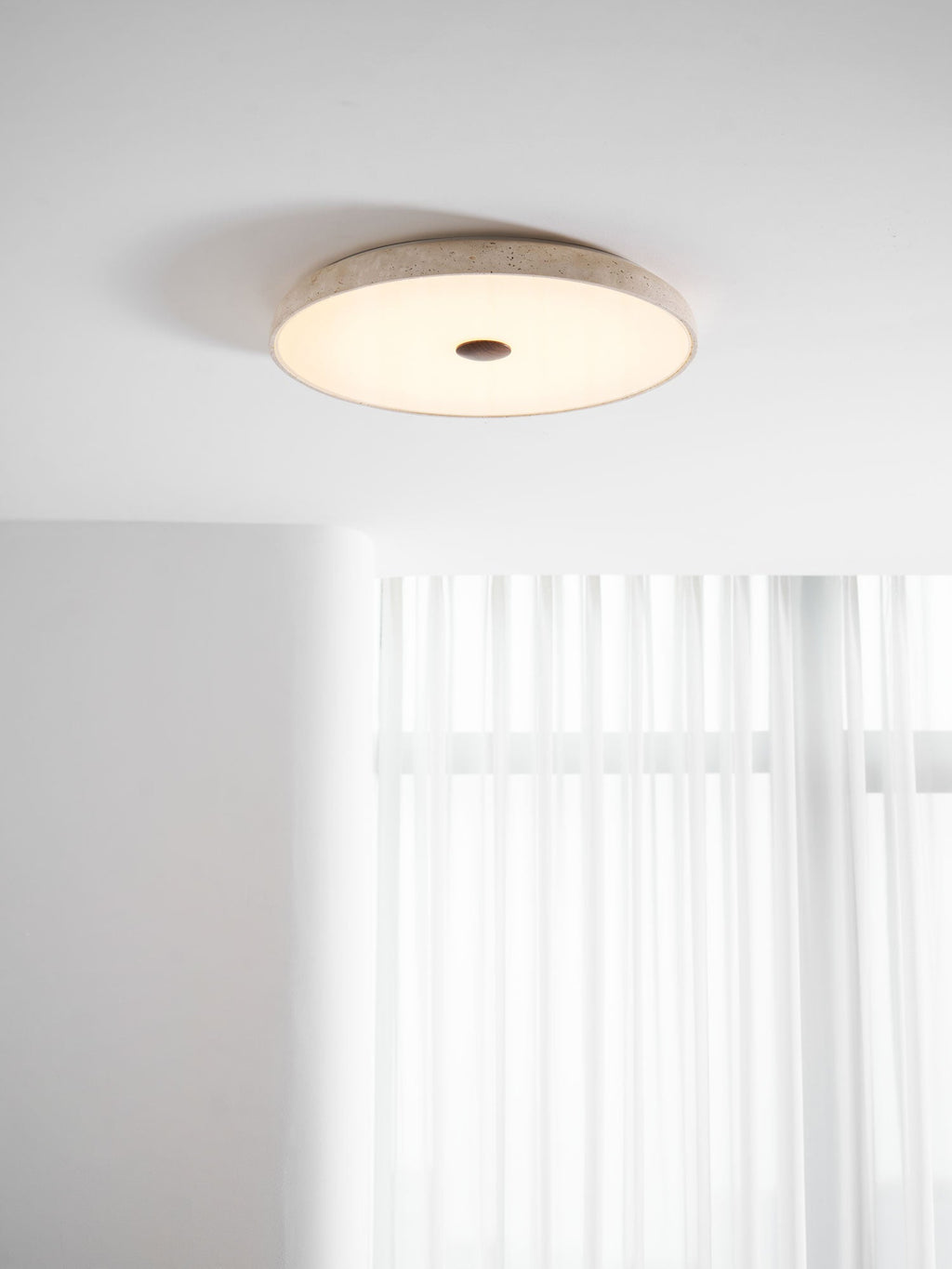 Plafonnier moderne Remus en Travertin jaune et blanc