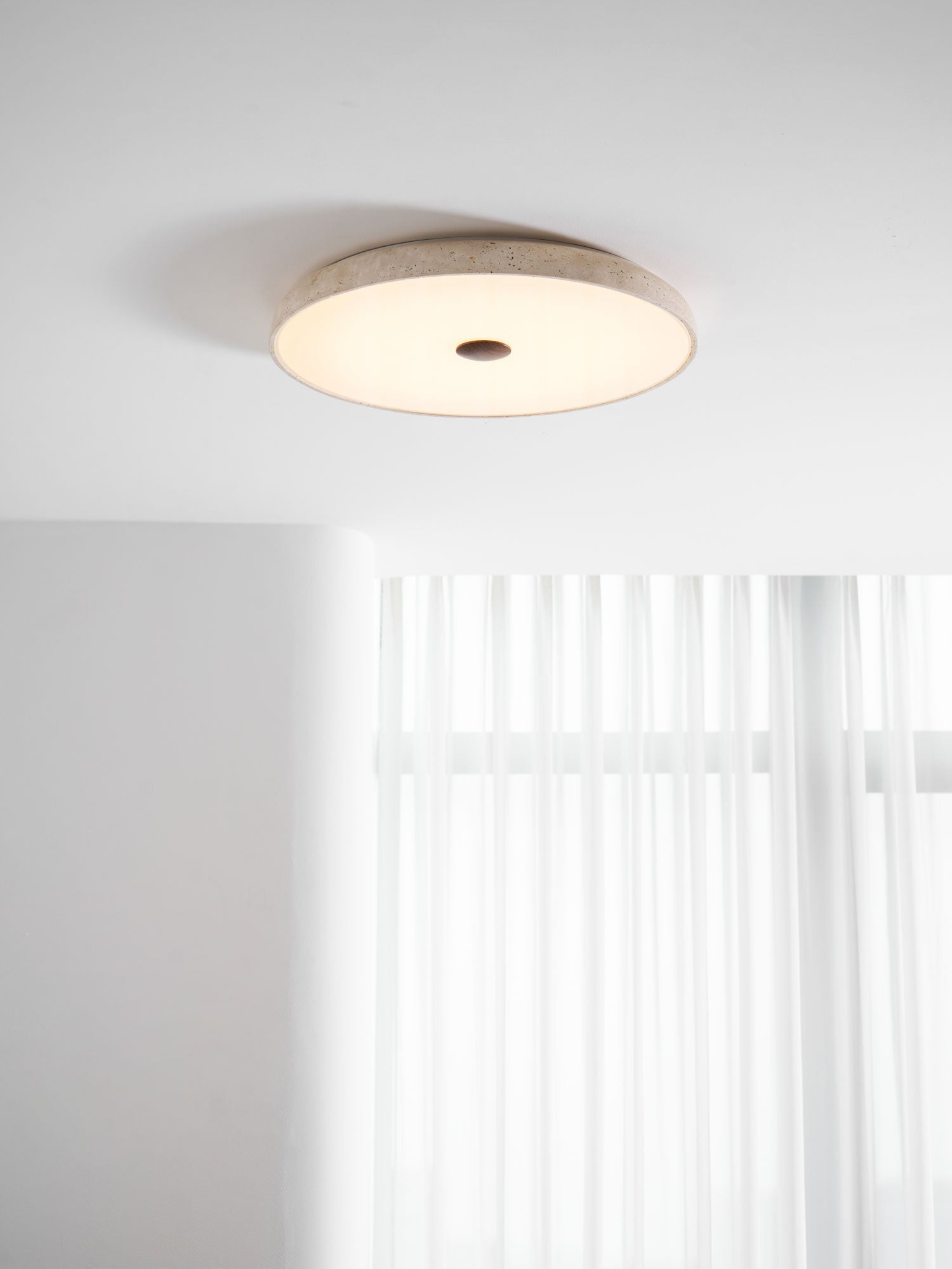 Plafonnier moderne Remus en Travertin jaune et blanc