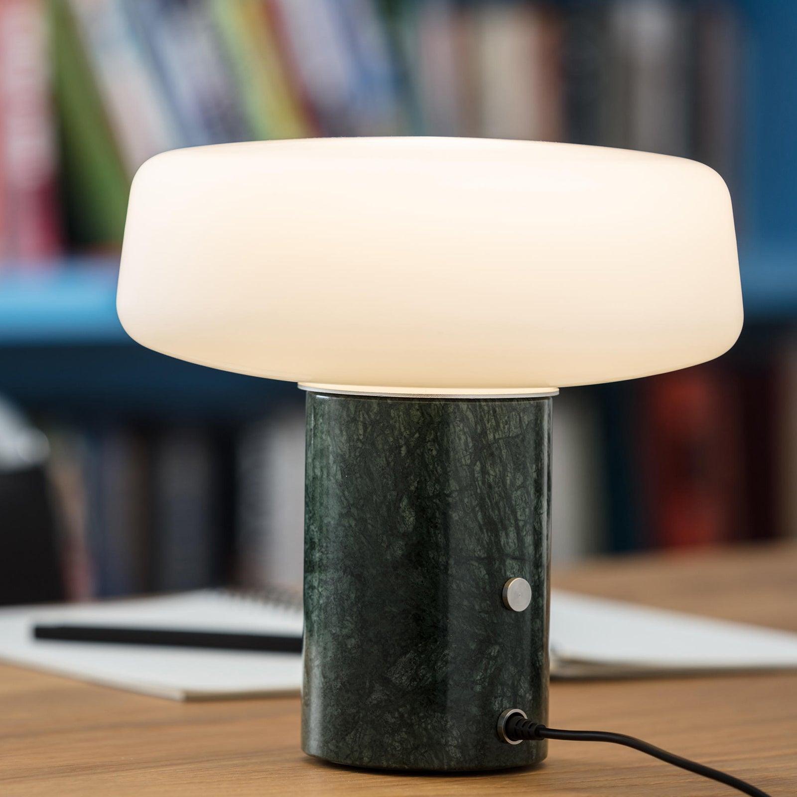 Lampe à poser moderne Byrne en Vert marbre et blanc