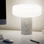 Lampe à poser moderne Byrne en Blanc marbre et blanc