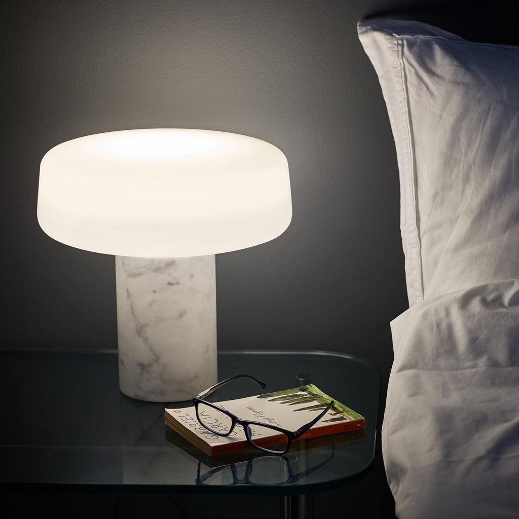 Lampe à poser moderne Byrne en Blanc marbre et blanc