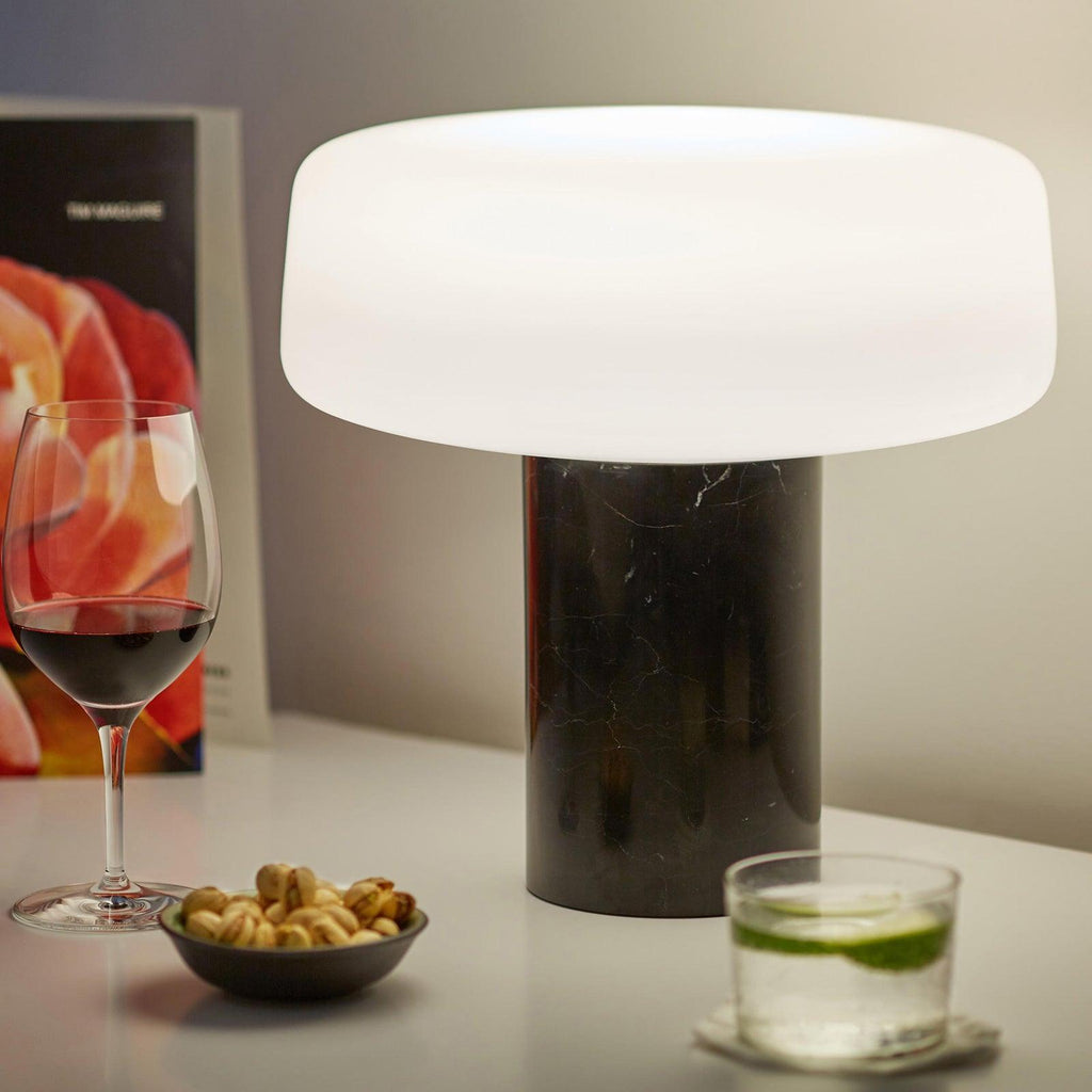 Lampe à poser moderne Byrne en Vert marbre et blanc