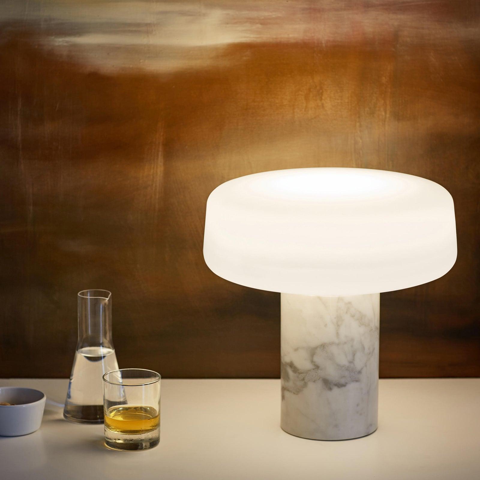 Lampe à poser moderne Byrne en Vert marbre et blanc