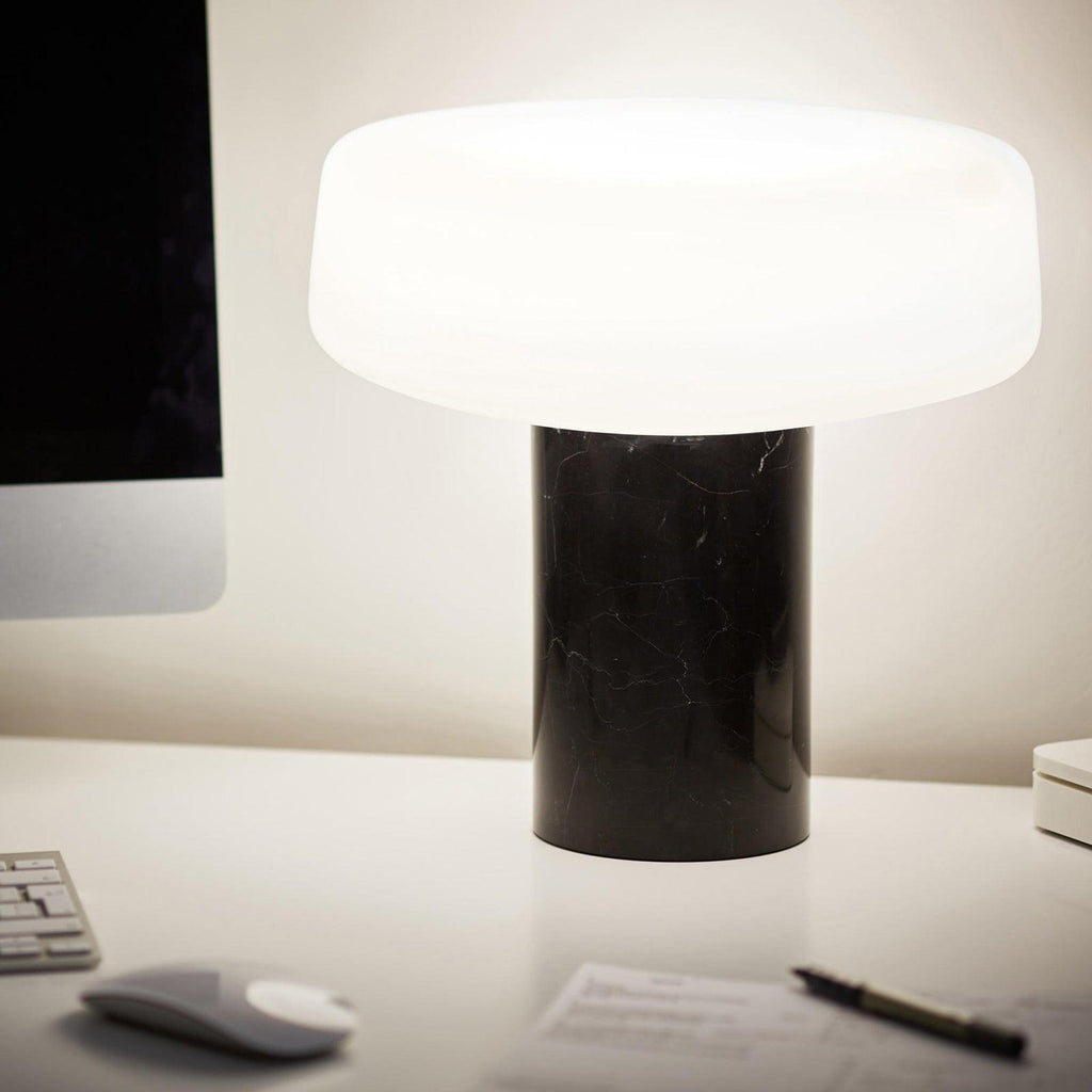 Lampe à poser moderne Byrne en Vert marbre et blanc