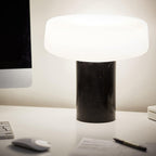 Lampe à poser moderne Byrne en Blanc marbre et blanc