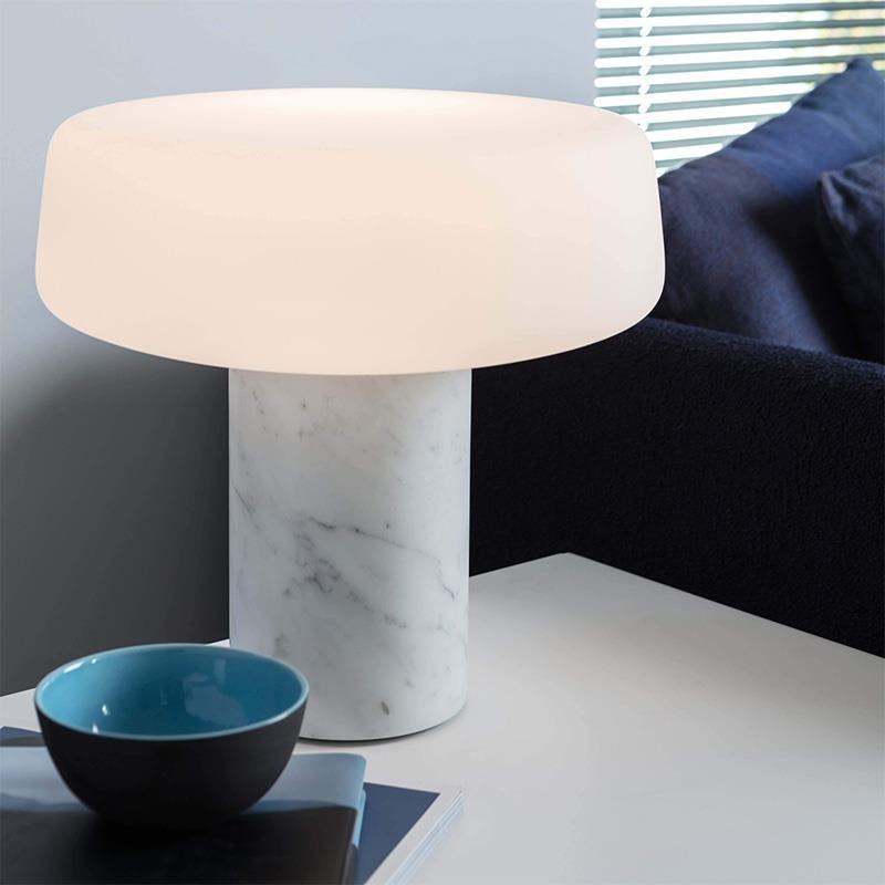 Lampe à poser moderne Byrne en Blanc marbre et blanc