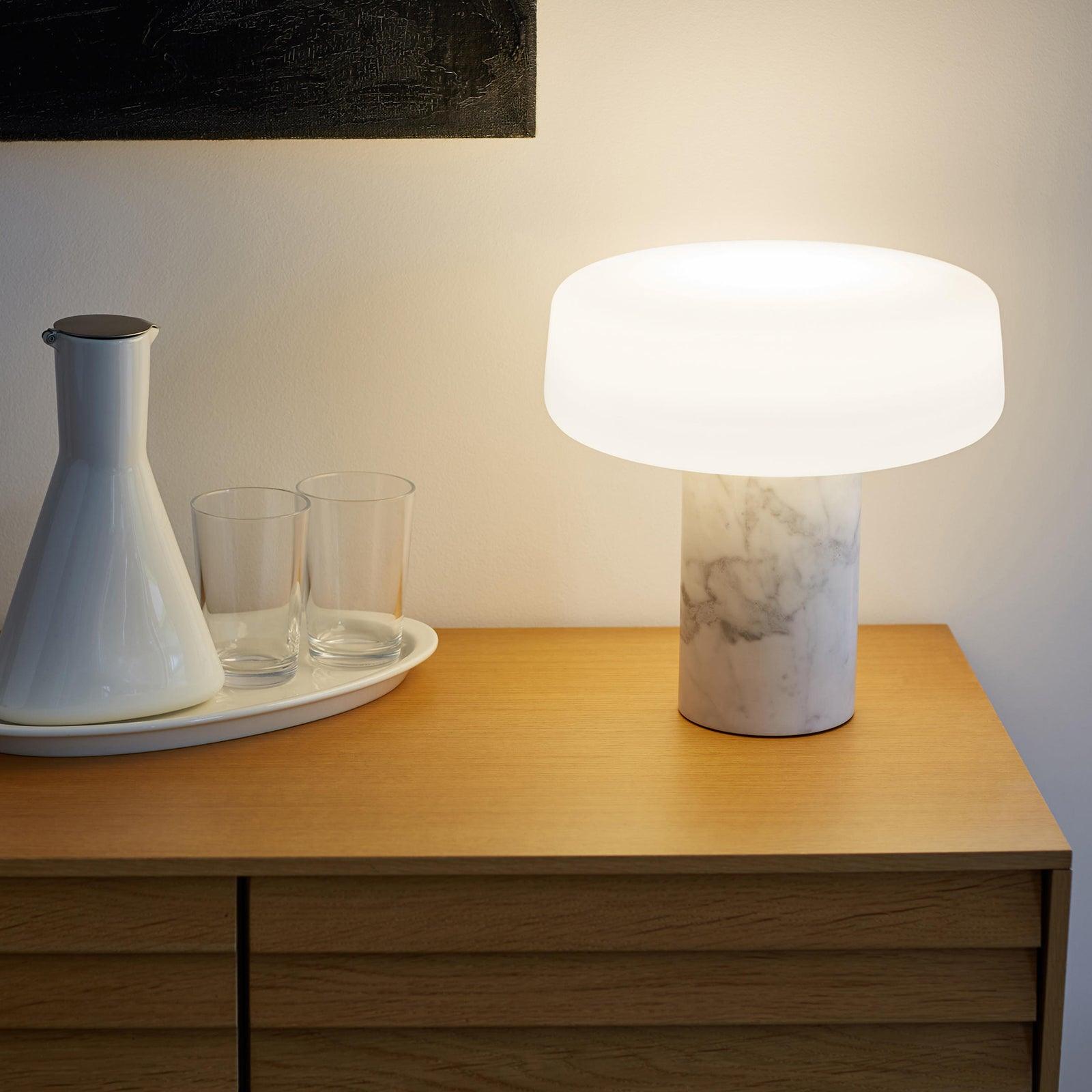 Lampe à poser moderne Byrne en Vert marbre et blanc