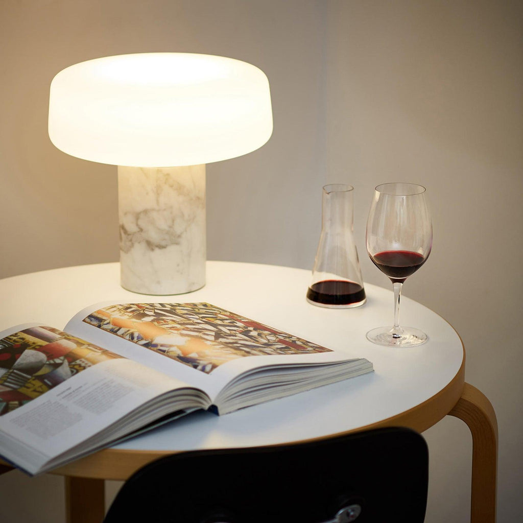 Lampe à poser moderne Byrne en Blanc marbre et blanc